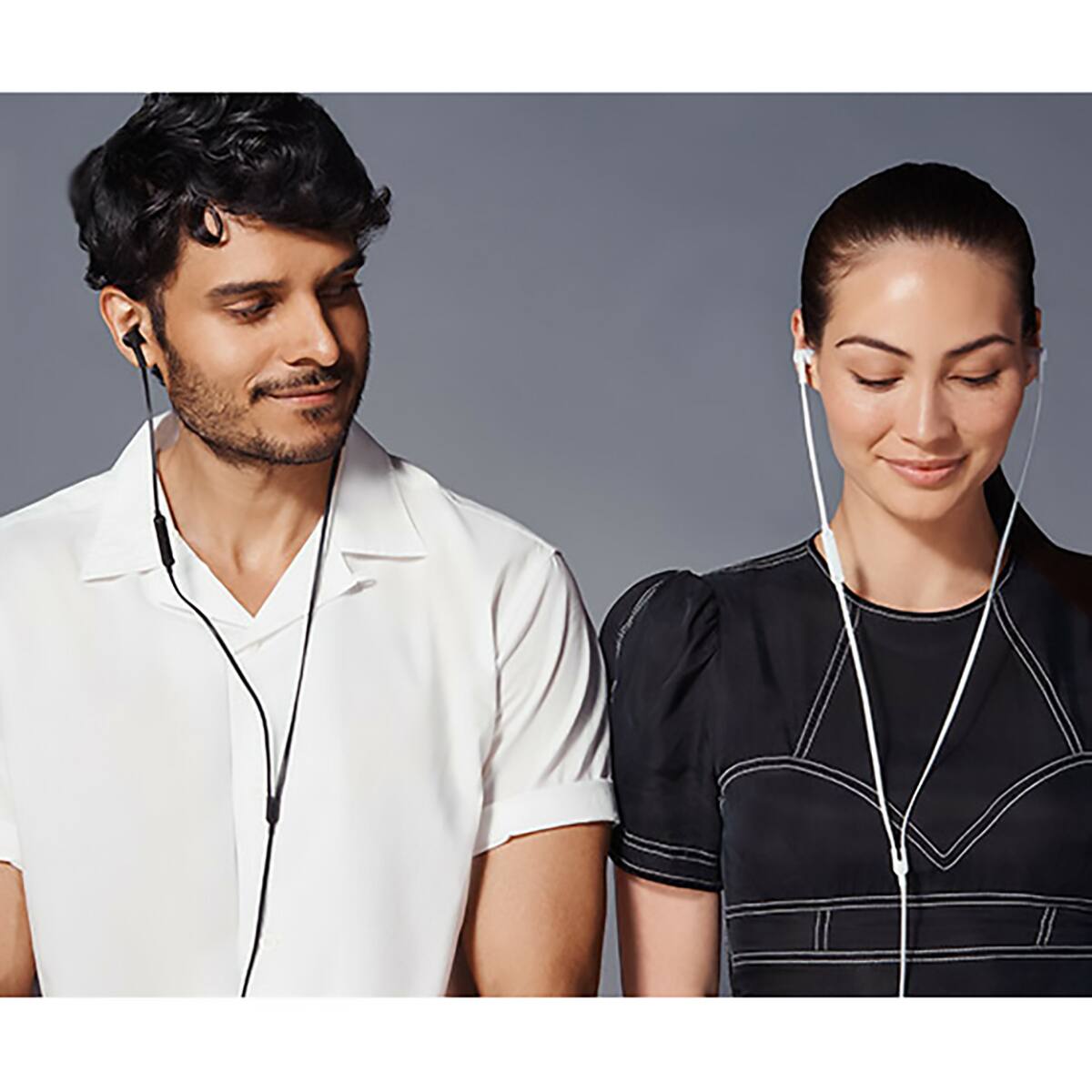 Alt View 5. Belkin - G3H0001BTBLK 44 in. Cord SOUNDFORM Headphones with Lightning Connector - Black - Black.
