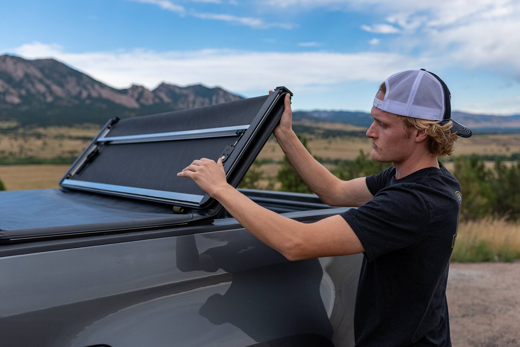 Alt View 12. Bestop - EZ-Fold Soft Tonneau - Chevy/GMC '04-07 Silverado/Sierra 1500; For 5.8 ft. bed; {Exc. '07 New Body Style} - Black.