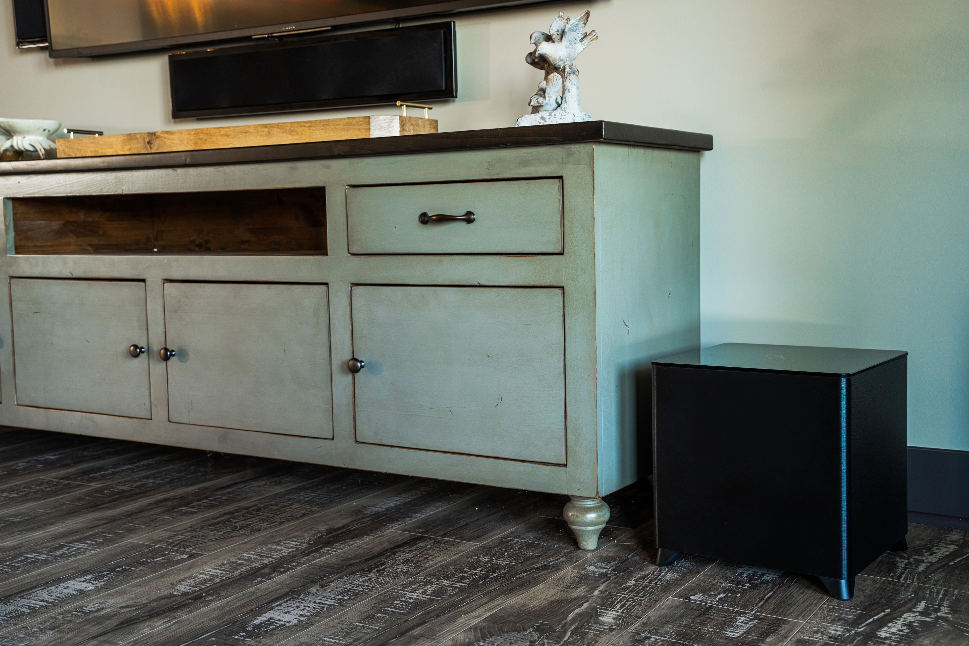 Alt View 21. MartinLogan - Dynamo Foundation 10, 10” Sealed, Powered Subwoofer, with Magnitude MT-400 Amplifier, DSP-Optimized, and Wireless Ready - Brushed Black.