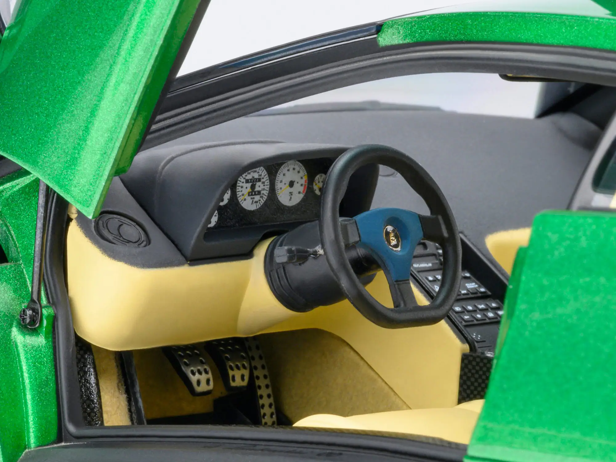 Alt View 4. Autoart - Lamborghini Diablo SE30 Verde Mic/Green Metallic 1/18 Model Car by Autoart.
