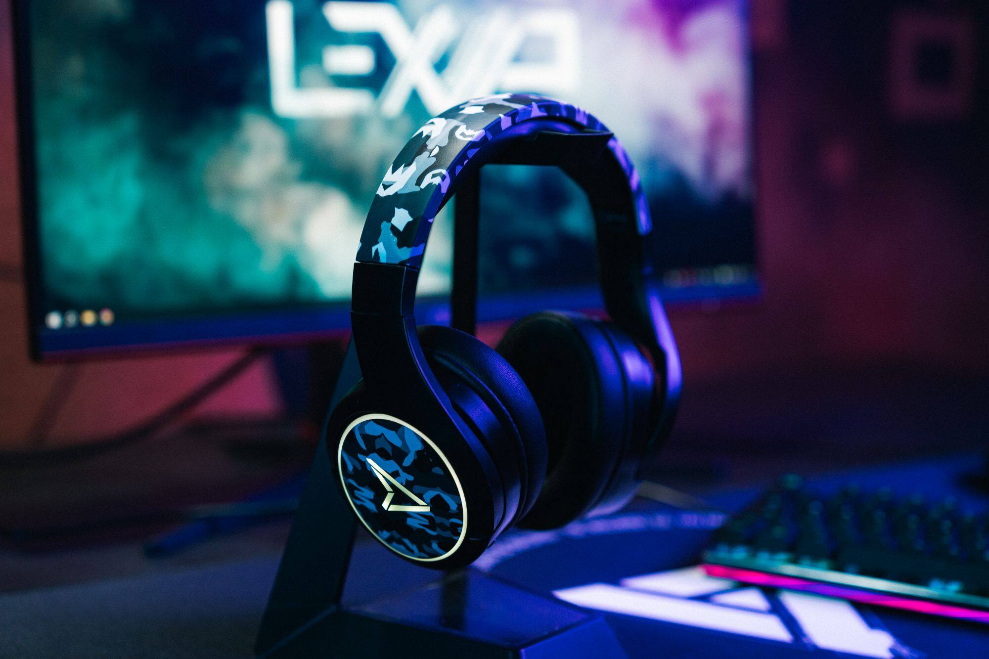 Left. Lexip - Lexip Steelplay Impulse Bluetooth Wireless Gaming Headset - Camo.