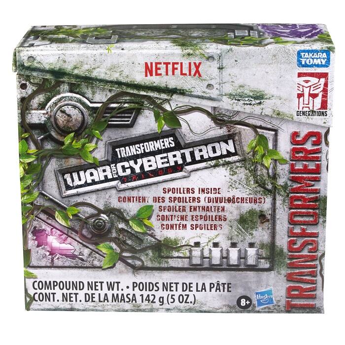 TAKARA TOMY  
NETFLIX  
GENERATIONS  
TRANSFORMERS  
CYBERTRON  
WAR FOR CYBERTRON TRILOGY  
SPOILERS INSIDE  
CONTIENT DES SPOILERS (DIVULGACHEURS)  
SPOILER ENTHALTEN  
CONTIENE ESPÓILER  
ITEM SPOILER'S  

COMPOUND NET WT. • POIDS NET DE LA PÂTE  
CONT. NET. DE LA MASA 142 g (5 OZ.)  

Hasbro  
8+