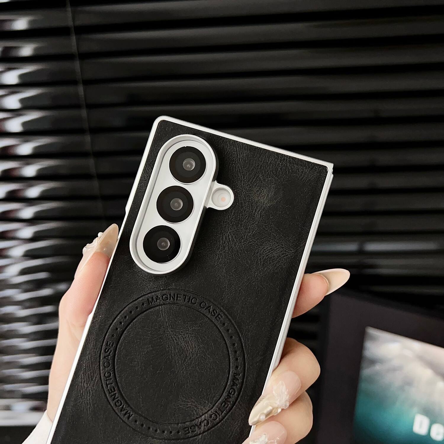 MAGNETIC CASE