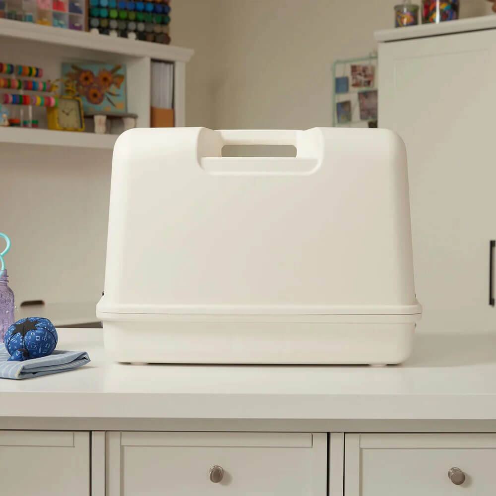 Alt View 1. Singer - Singer 250121096 Universal Hard Case - White - White.