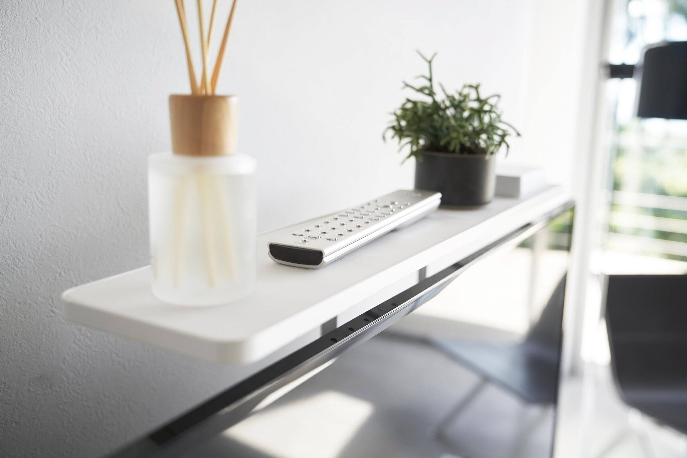 Back. Yamazaki Home - VESA-Compliant TV Shelf (24" H)  - Steel - White.