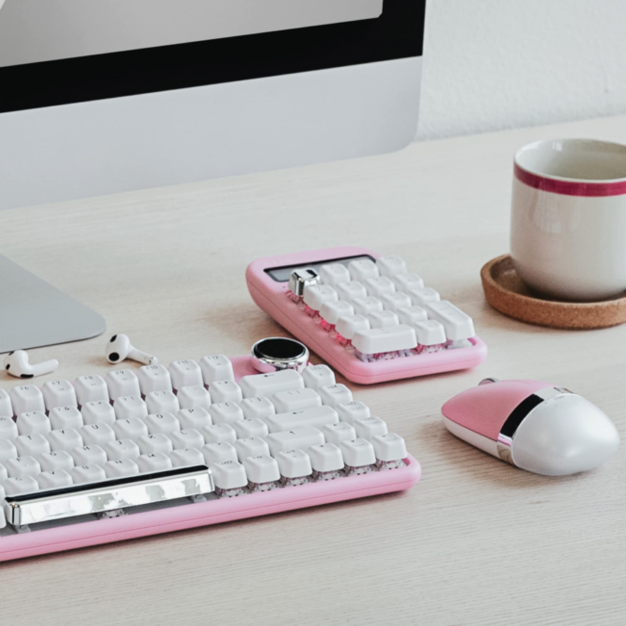 Alt View 3. Earthley Blooms - Izo Wireless Mechanical Calculator & Number Pad pinksilver - 5.0 Usb Gateron-red 9 Backlight Modes - Baroque Rose-Azio IZO.