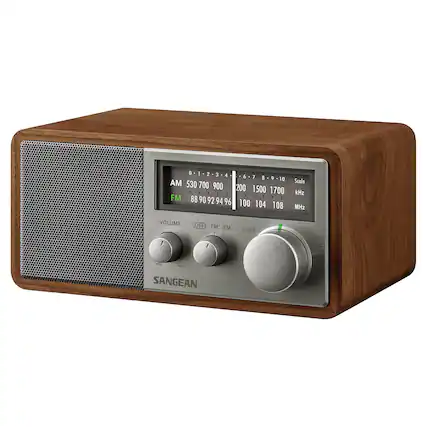 0 1 2 3 4 5 6 7 8 9 10
Scale
AM 530 700 900 1100 1300 1500 1700 kHz
FM 88 90 92 94 96 98 100 104 108 MHz
VOLUME OFF FM AM TUNE
SANGEAN