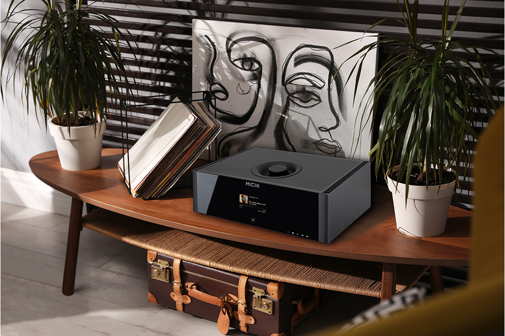 The text on the image reads "enore MICHI."