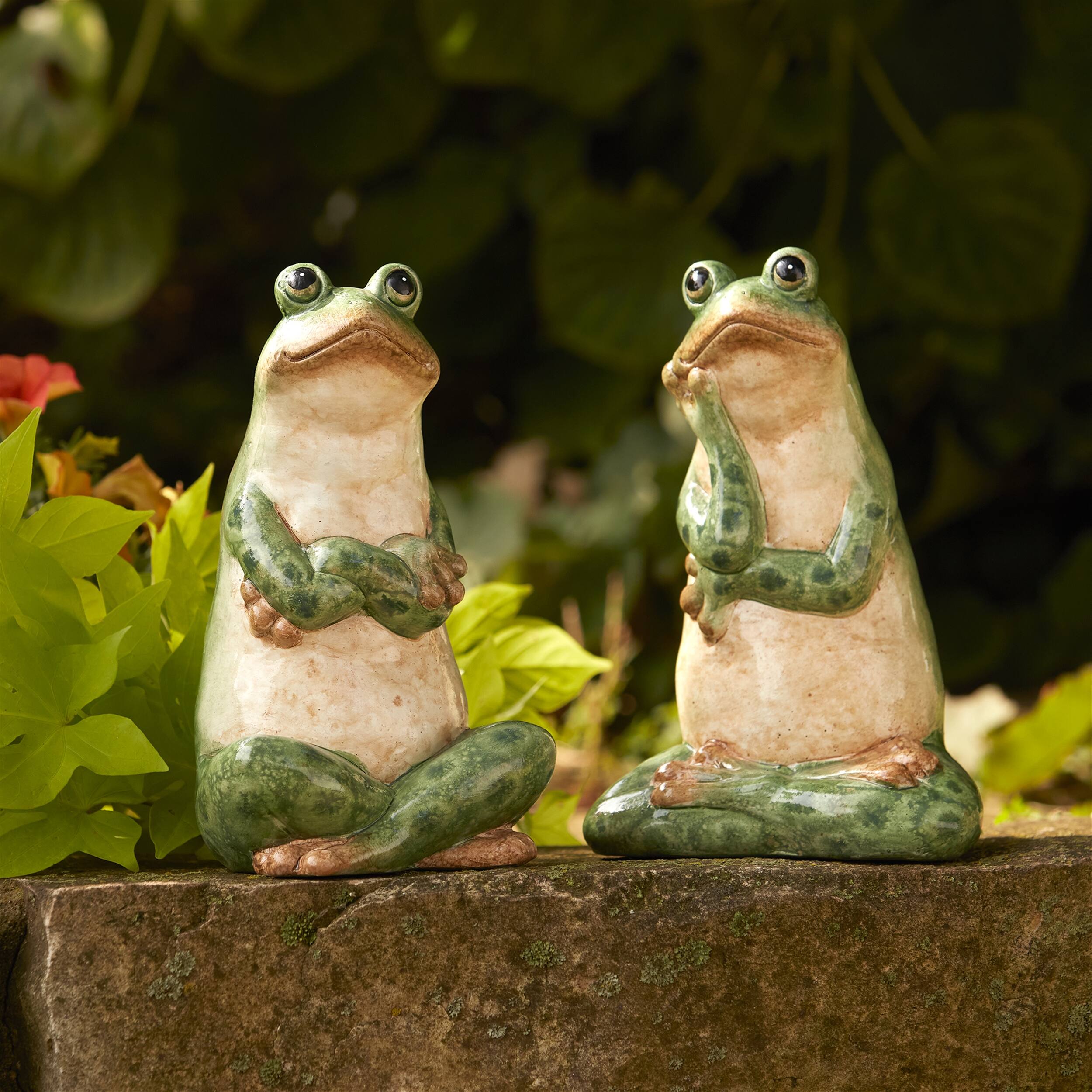 Angle. BreeBe - Ceramic Garden Frog Statue (Set of 2) - Green, Beige.