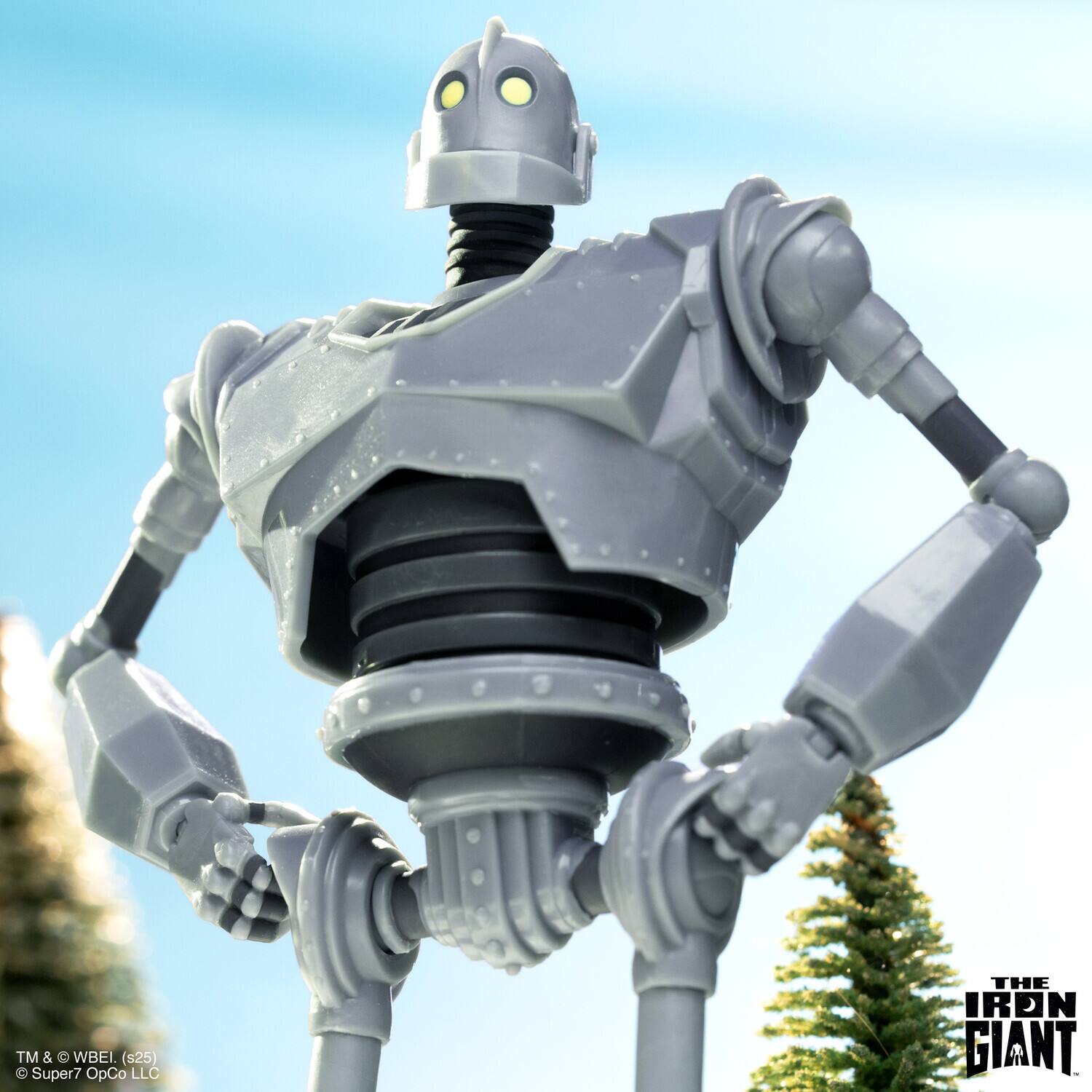 TM & © WBEI. (s25)  
© Super7 OpCo LLC  

THE IRON GIANT