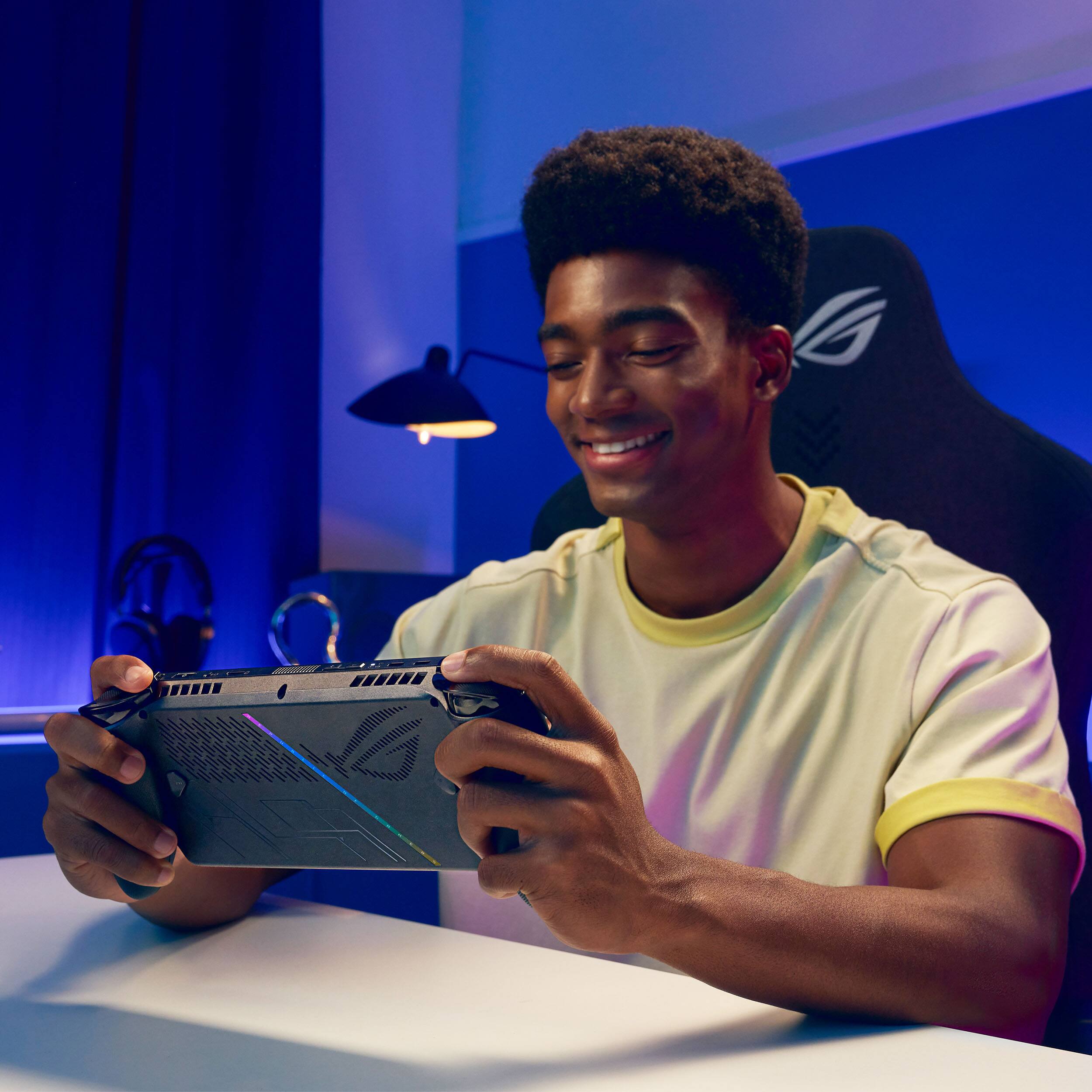 Alt View 20. ASUS - ROG Xbox Ally X 7" FHD 120Hz Gaming Handheld, 3-Month Xbox Game Pass Premium, AMD Ryzen AI Z2 Extreme, 24GB RAM, 1TB SSD - Black.