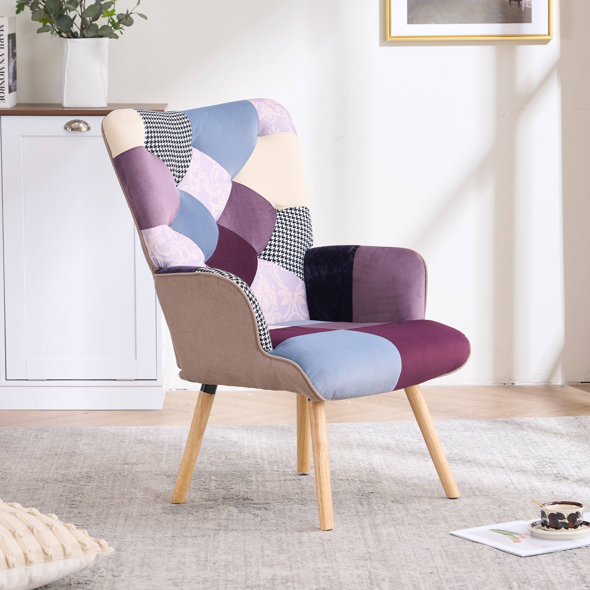 The text on the image reads: "SEAUE M MONROF"