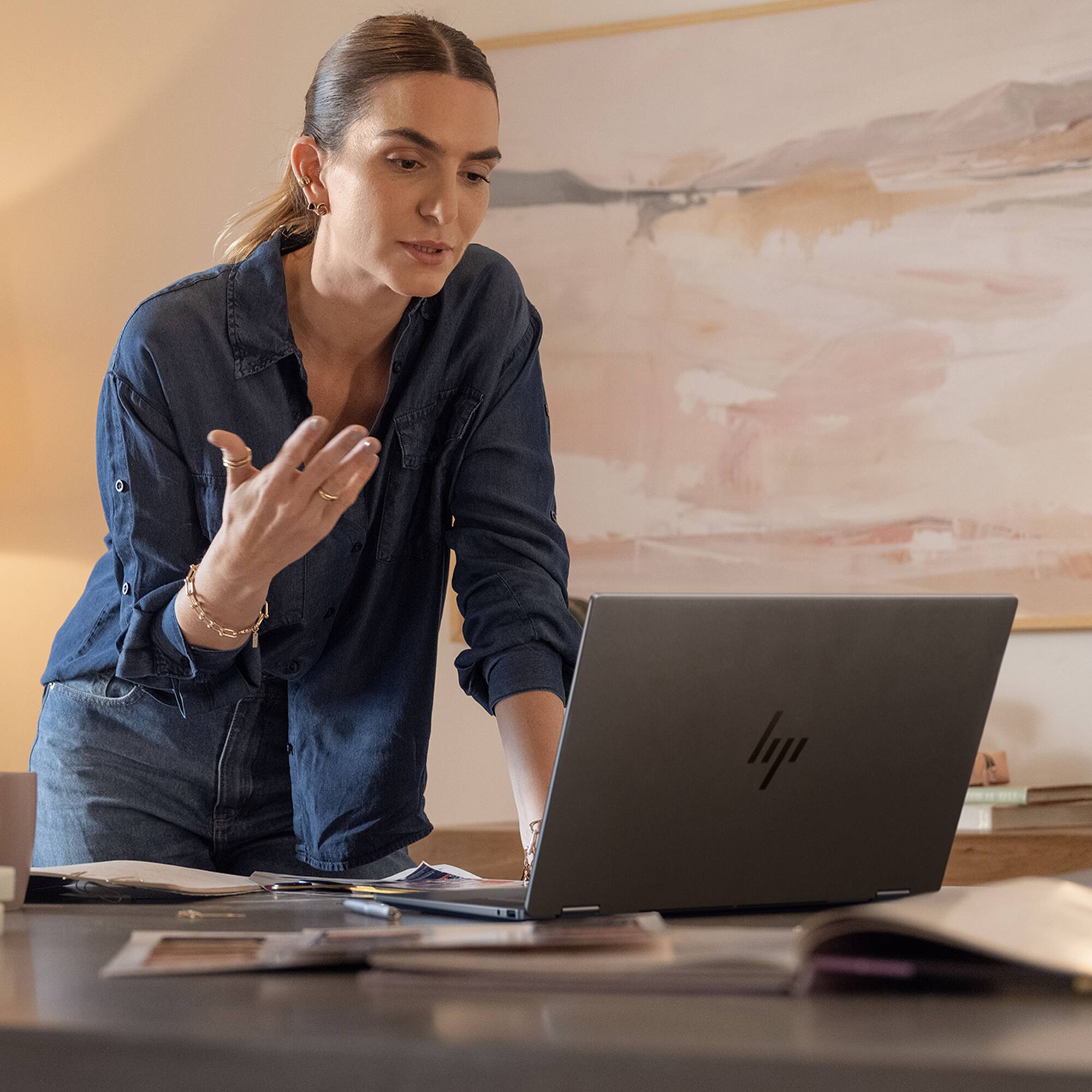 Alt View 12. HP - OmniBook X Flip - 16" 2K Touchscreen Laptop - Intel Core Ultra 9 (2024) - 32GB Memory - 1TB SSD - Copilot+ PC - Eclipse Gray.