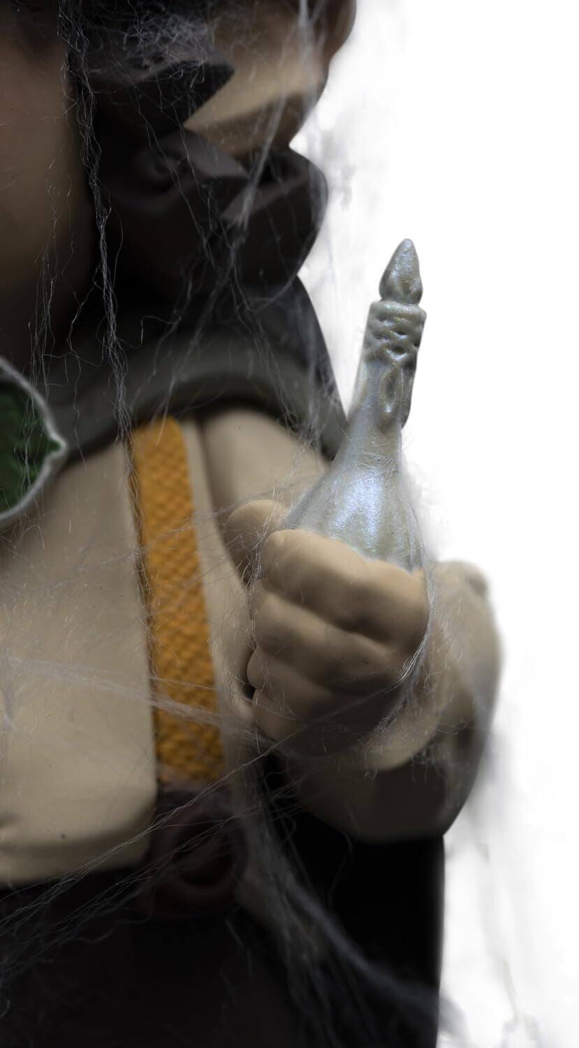 Alt View 4. Weta Workshop - Weta Workshop: Lord of the Rings - Frodo Baggins with Webs Mini Epics Figure #31.