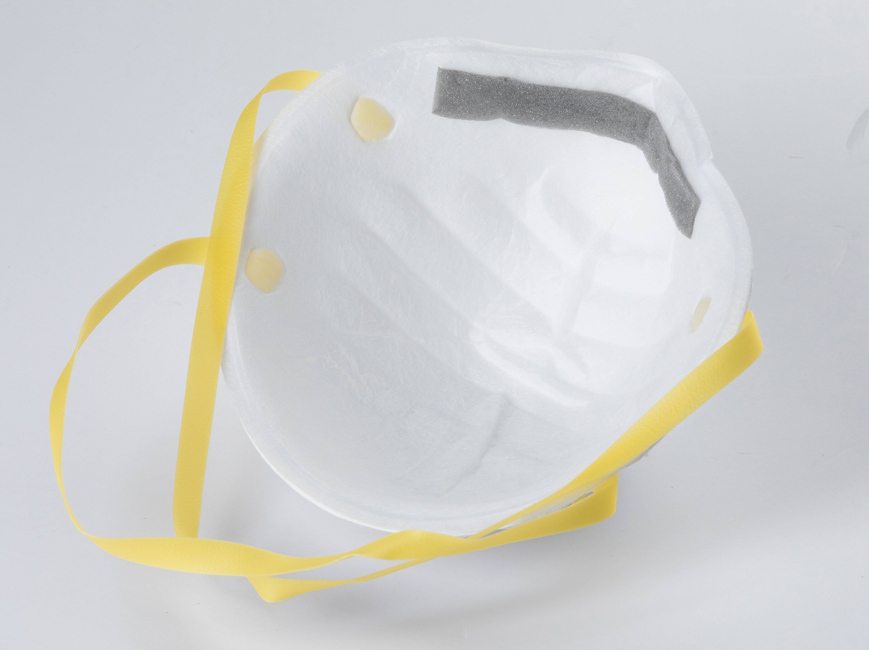Left. 3M - Particulate Respirator N95 Masks - 20 pack - White.