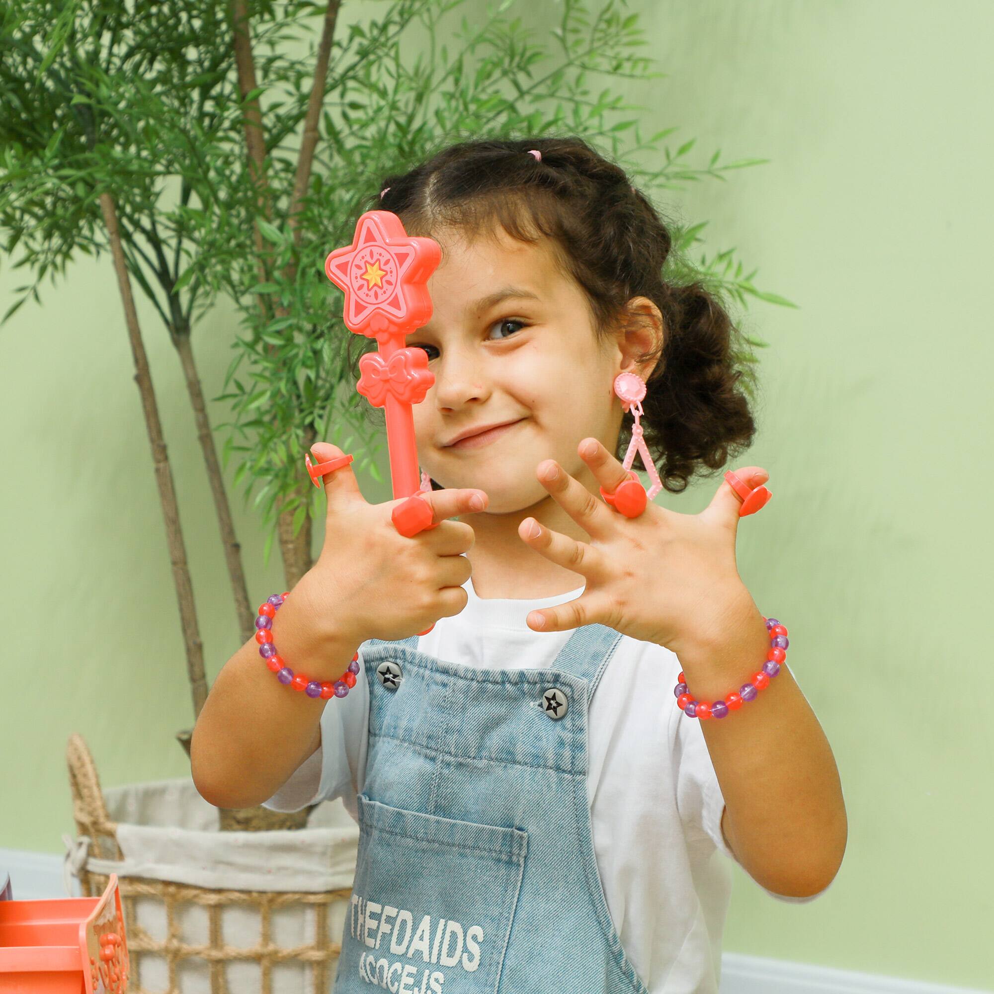 The text on the image reads:

"THEF D A I S  
A C O C E . I S"