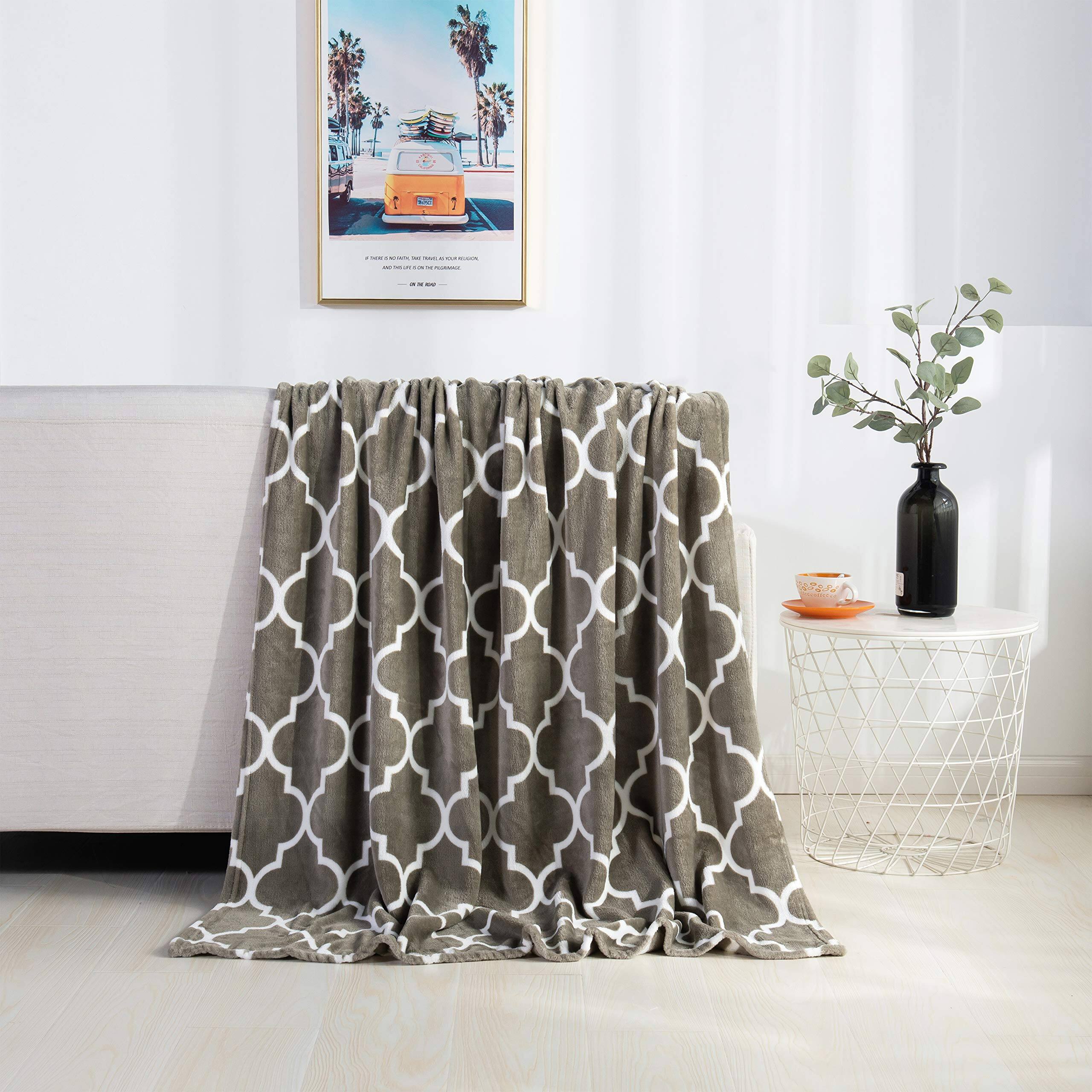 Quatrefoil Gray 50" x 60"