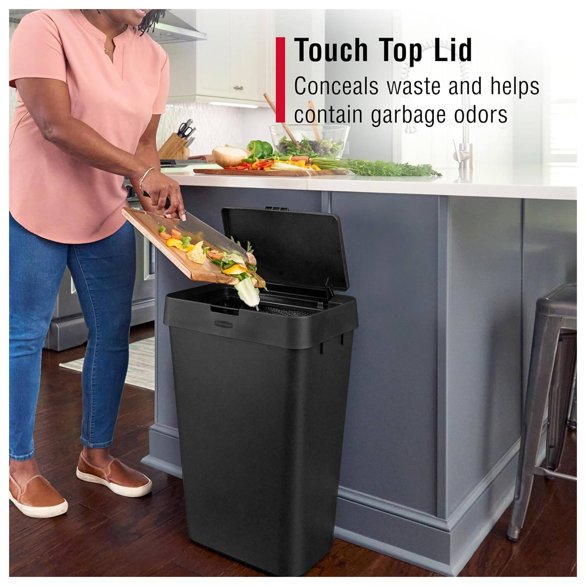Touch Top Lid  
Conceals waste and helps contain garbage odors