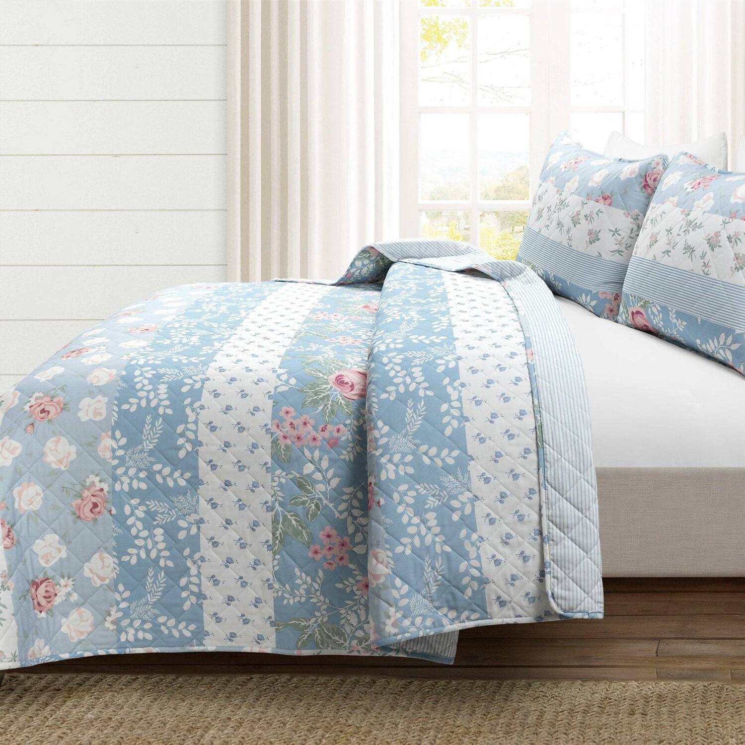 Angle. Hivvago - Full/Queen Blue Pink White Beige Floral Cottage Lightweight 3-Piece Quilt Set - Blue Pink White Beige.