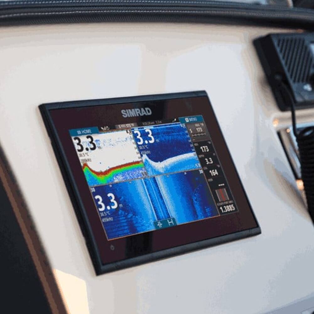 Simrad GO9 XSE with HDI Transducer and C MAP GPS DISCOVER Chart