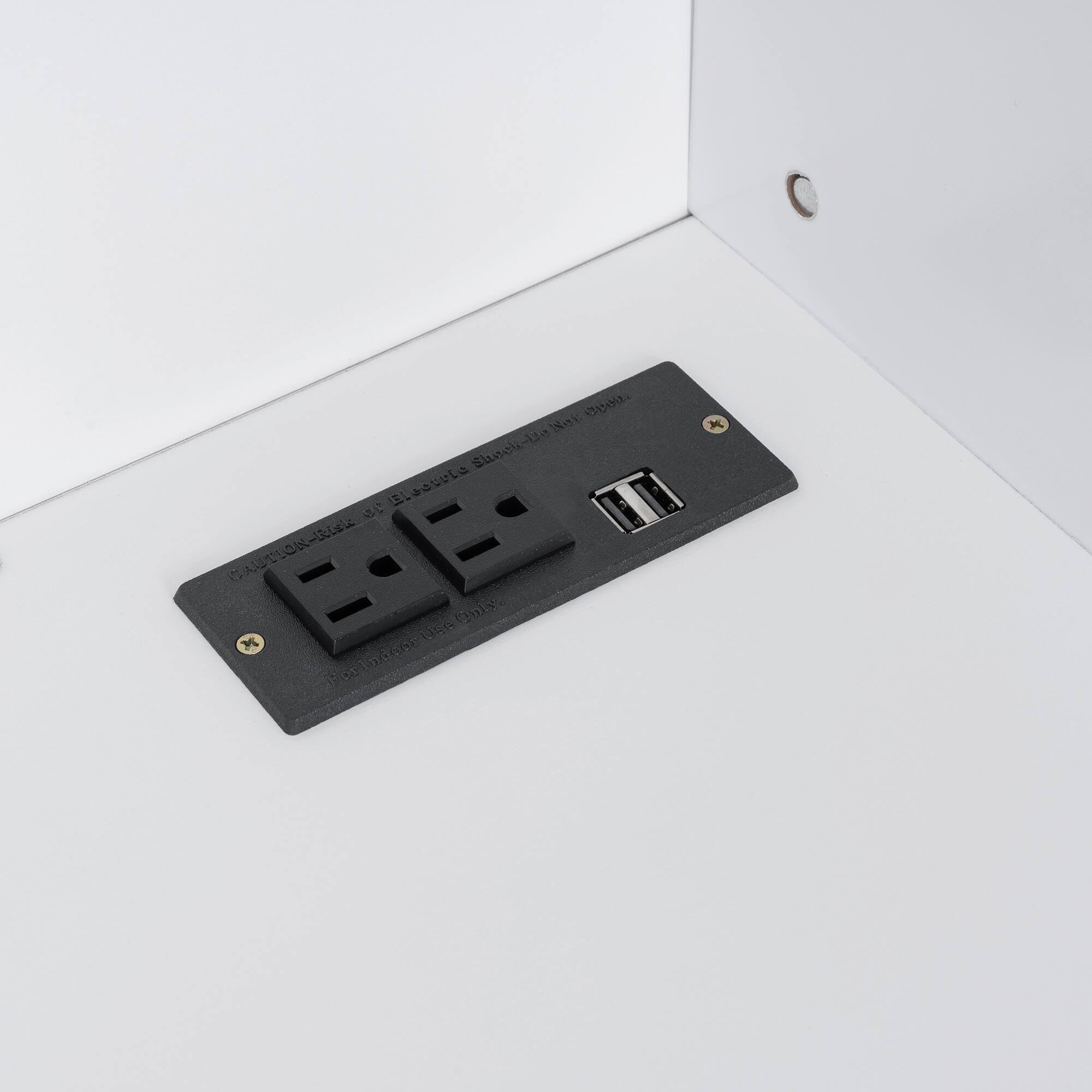 Sure, here is the corrected text:

"CAUTION: For use in the USA only. Made in China."