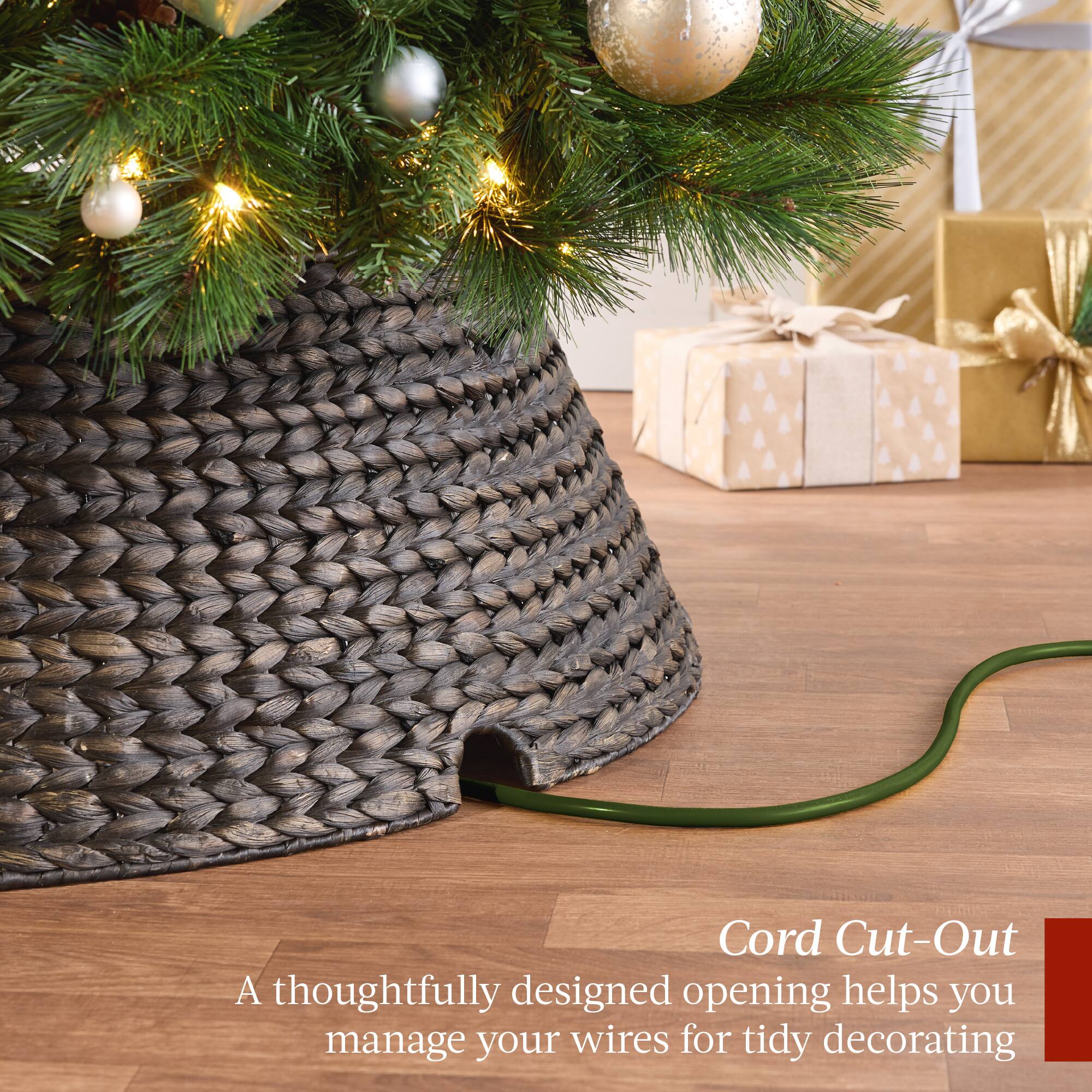 Cord Cut-Out  
A thoughtfully designed opening helps you manage your wires for tidy decorating