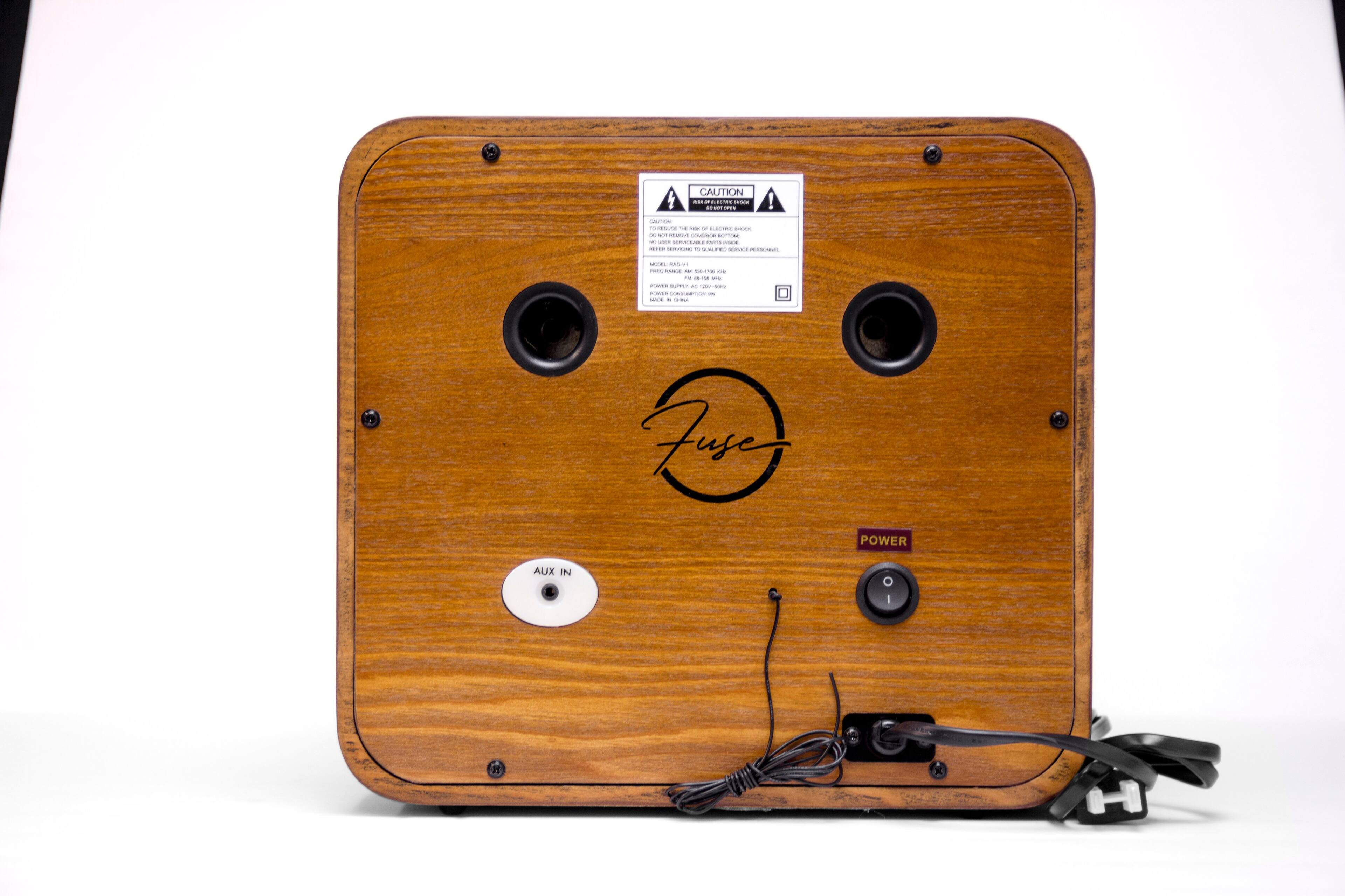 CAUTION  
RISK OF ELECTRIC SHOCK  
DO NOT REMOVE THE HOSE OF ELECTRIC BLOCK  
TO REDUCE THE RISK OF ELECTRIC SHOCK, DO NOT USE THIS APPLIANCE WITH A DAMAGED CORD OR PLUG.  
MODEL: FUSE  
POWER SUPPLY: 100-240V 50/60Hz  
MADE IN CHINA  

AUX IN  
POWER  

FUSE  

R