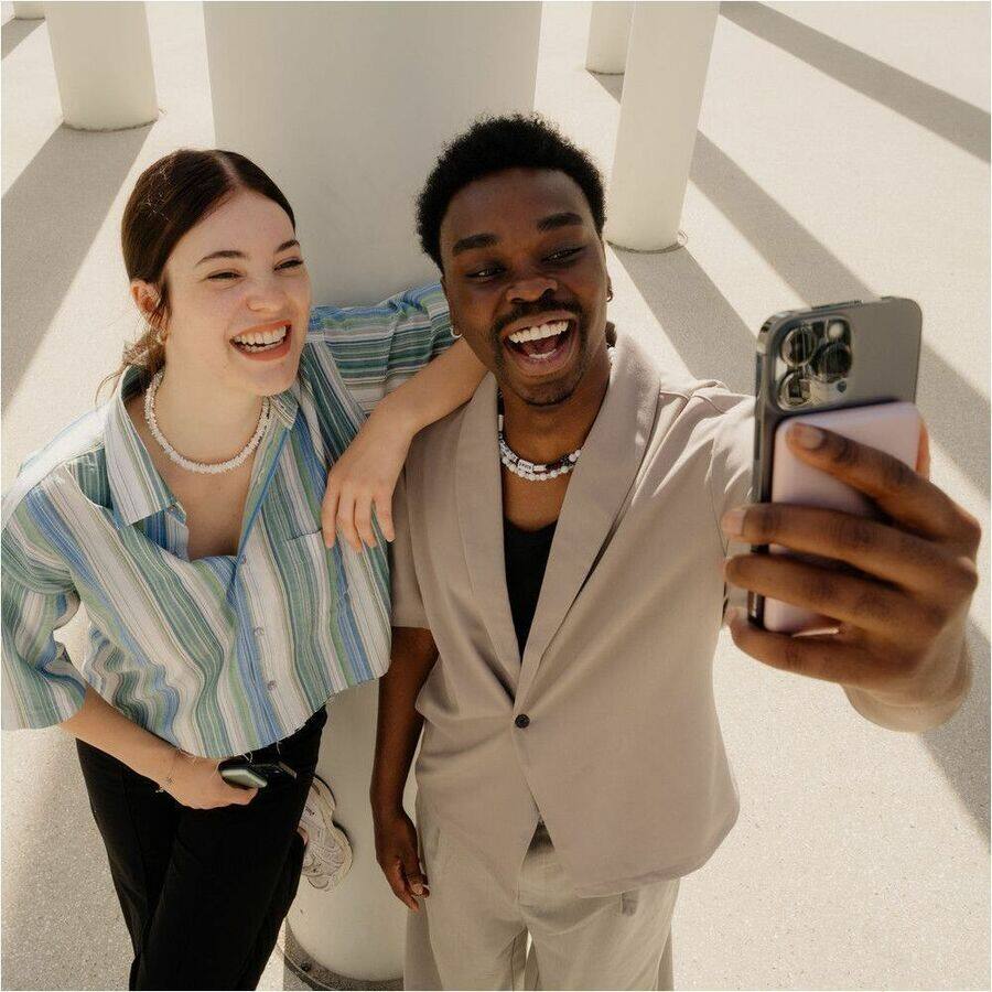 Alt View 1. Verbatim - Verbatim Charge 'n' Go Magnetic Wireless Power Bank 5000 mAh - Pink - For Smartphone, Qi-enabled Device - Lithium.