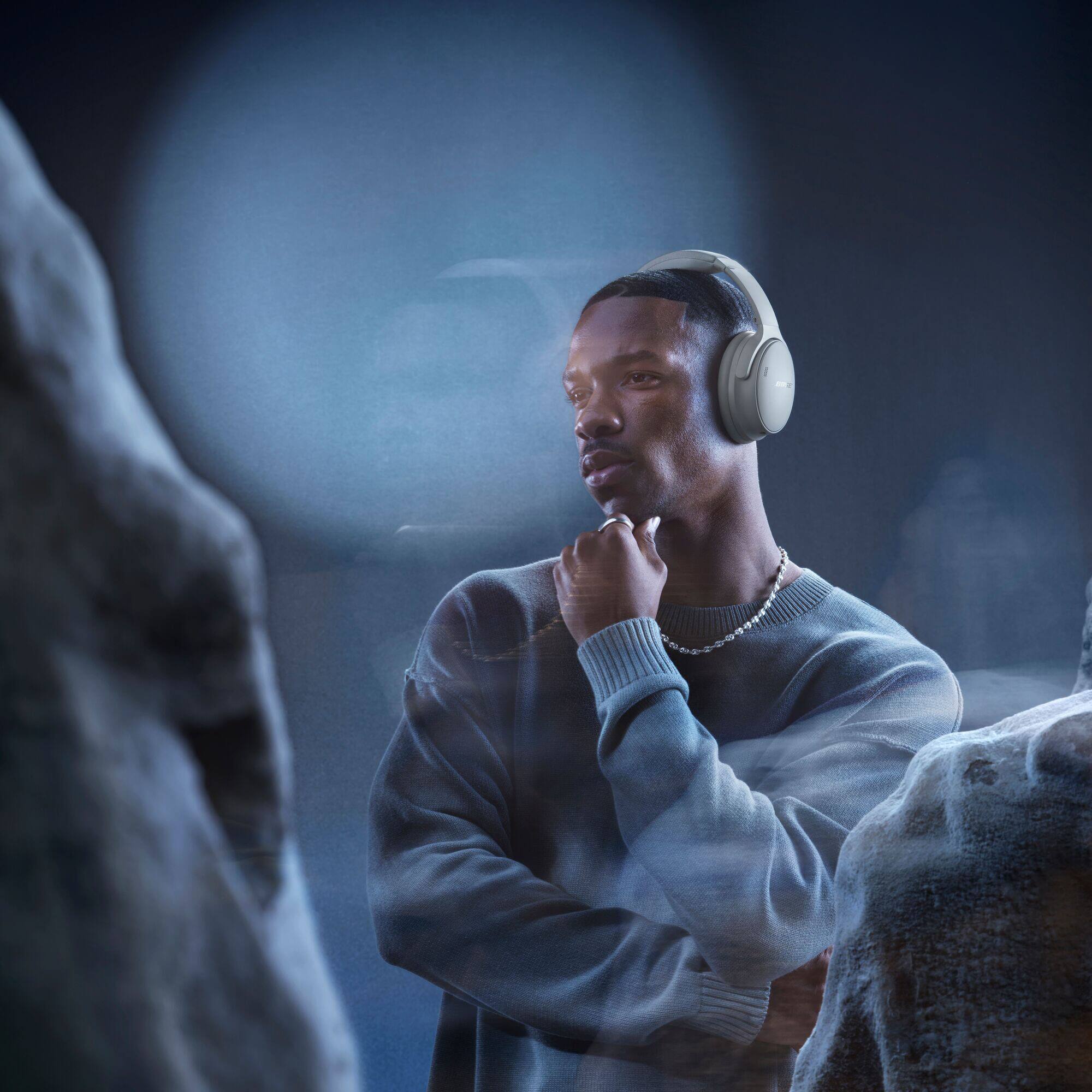 Alt View 1. Bose - QuietComfort Wireless Noise Cancelling Over-the-Ear Bluetooth Headphones - Moonlight Gray.