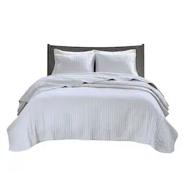 Gracie Mills - Becker Cozy Reversible Pick Stitch Quilt Set with Matching Shams - White