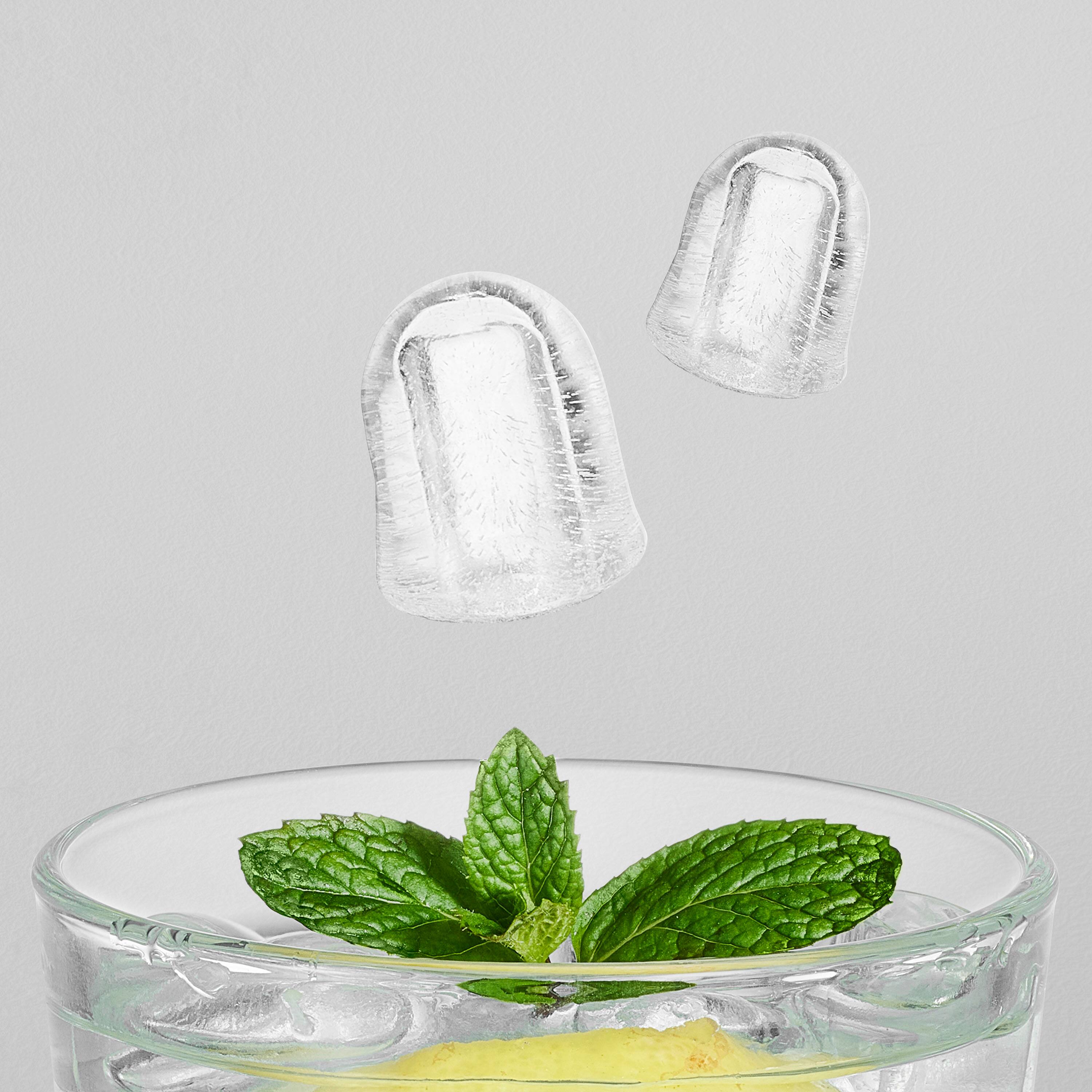 Alt View 2. Insignia™ - 16 lb. Portable Icemaker with Ice Scoop and Scoop Holder - Black.