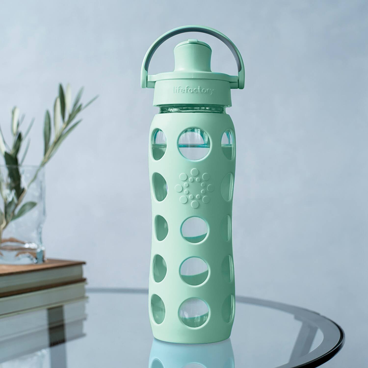 Left. Lifefactory - Lifefactory Lg4321mmi4 22-oz. Glass Water Bottle With Active Flip Cap And Protective Silicone Sleeve (mint) - green.