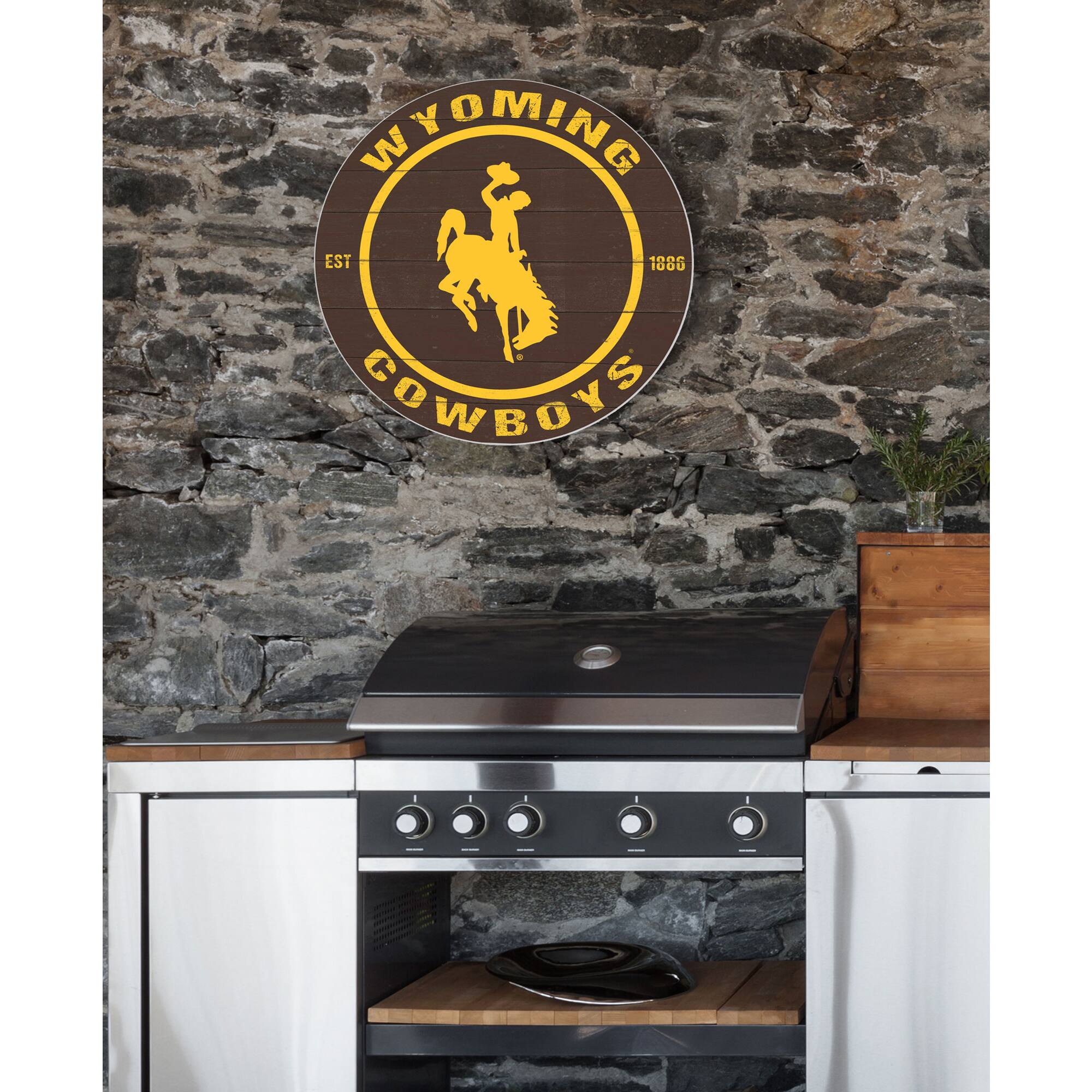 WYOMING  
EST 1886  
COWBOYS