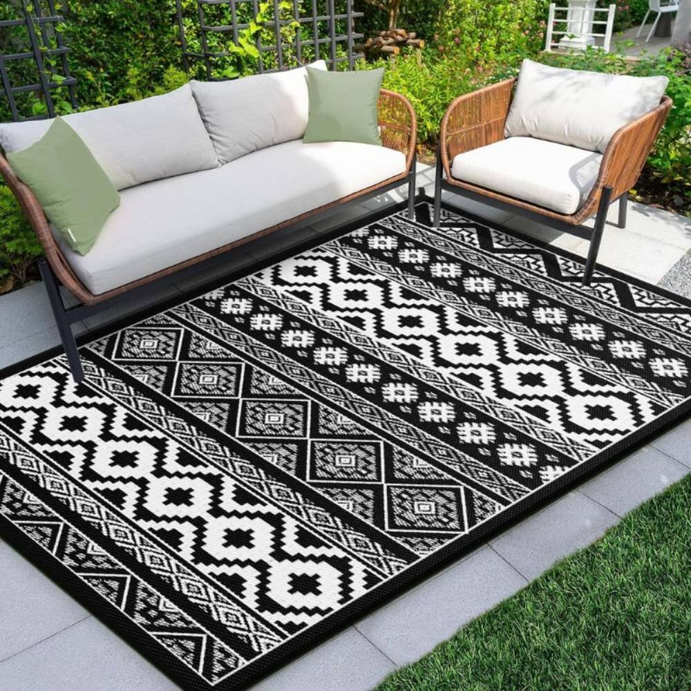 Front. Comfort Essence - PLASTIC STRAW REVERSIBLE OUTDOOR AREA RUG - Black and White.