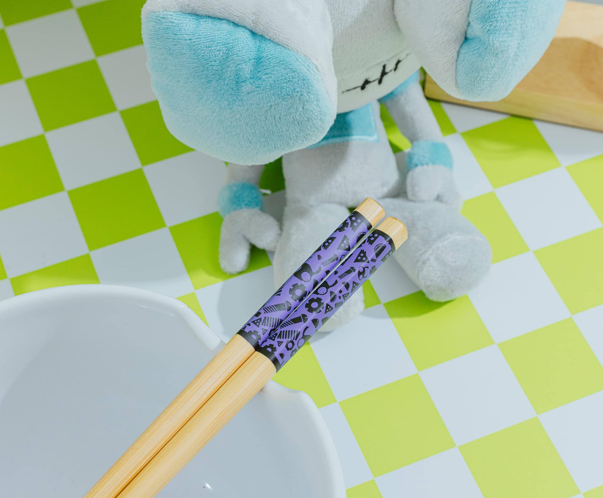 Alt View 4. Silver Buffalo - Invader Zim and GIR 20-Ounce Ceramic Ramen Bowl and Chopstick Set - Multicolored.