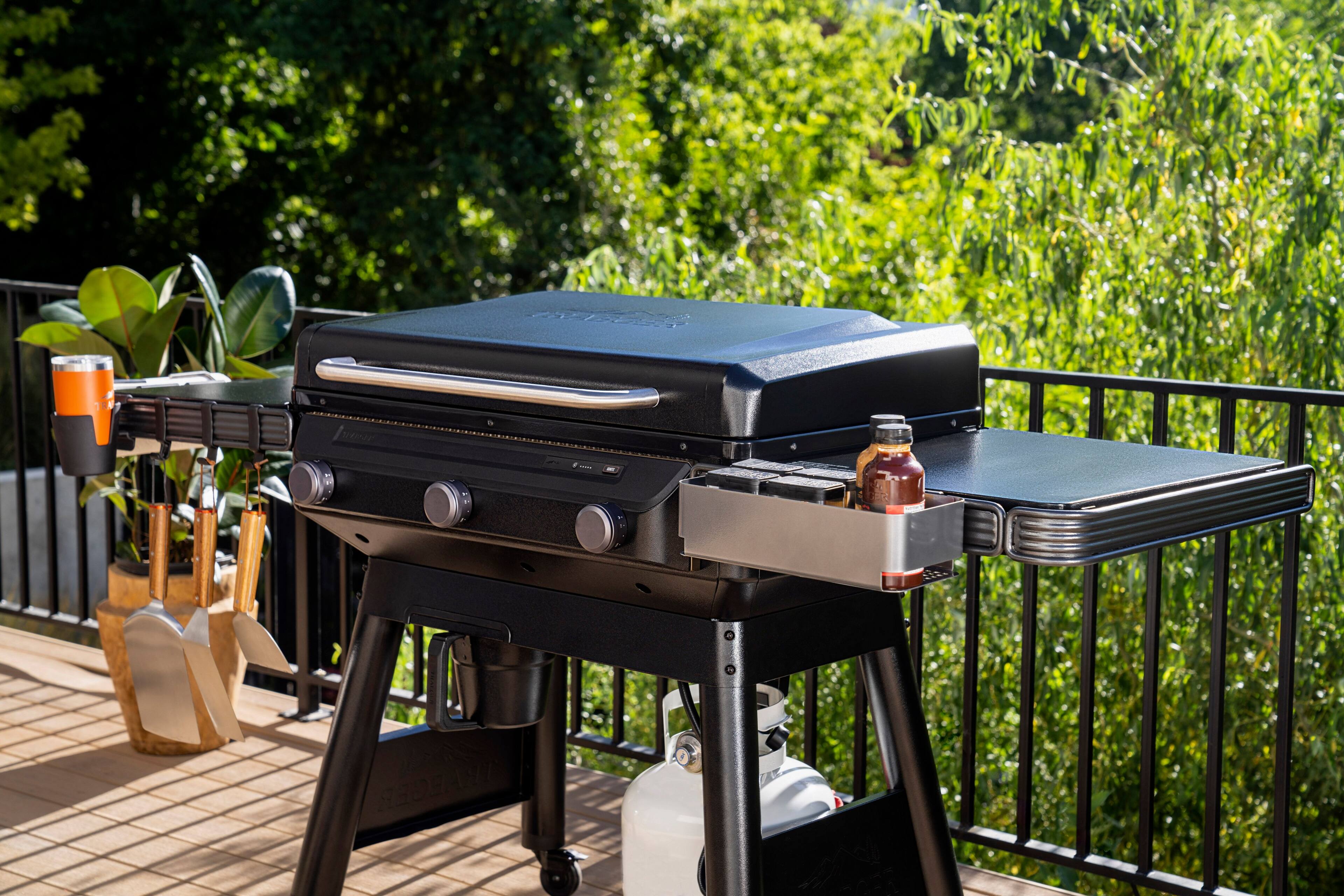 Alt View 14. Traeger Grills - Flatrock Flat Top Gas Grill - Black.