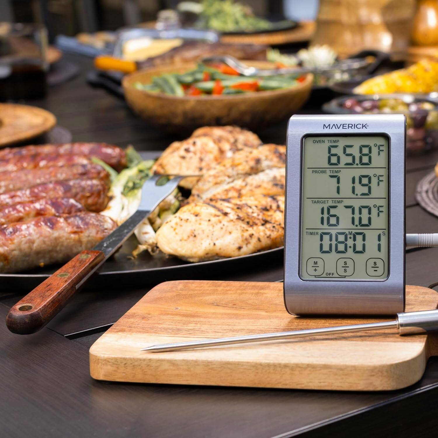 MAVERICK OVEN TEMP 65.8°F  
PROBE TEMP 71.9°F  
TARGET TEMP 167.0°F  
TIMER 08:01  
M S S + OFF