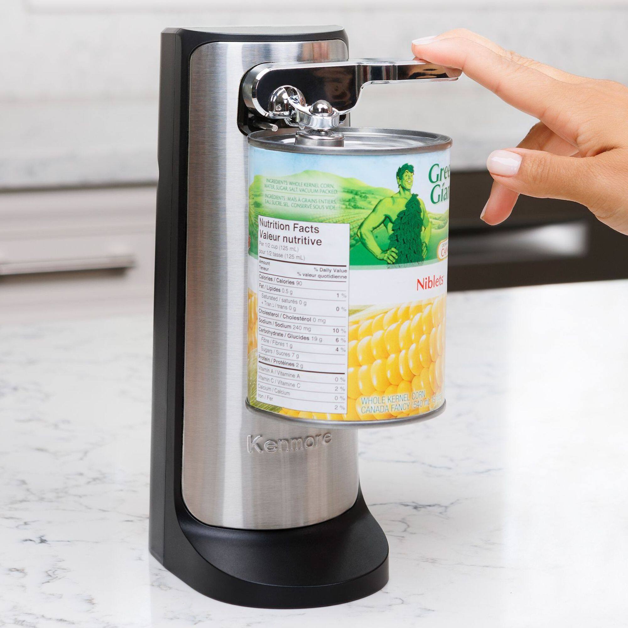 INGREDIENTS: WHOLE KERNEL GREEN CORN, SALT  
VACUUM PACKED  

INGREDIENTS: MAIS CONSERVE GRAINS SOUS ENTIERS  

Nutrition Facts  
Valeur nutritive  

1/2 cup (125 mL)  
1/2 tasse (125 mL)  

% Daily Value  
% valeur quotidienne  

Calories  
Calories  
90  

Fat  
Lipides  
0.5 g  
0 %  

Saturated  
Triglycérides saturés  
0 g  
0 %  

Trans  
Trans  
0 g  

Cholesterol  
Cholestérol  
0 mg  
0 %  

Sodium  
Sodium  
240 mg  
10 %  

Carbohydrate  
Glucides  
19 g  
6 %  

Fibre  
Fibres  
2 g  
8 %  

Sugars  
Sucres  
7 g  
4 %  

Protein  
Protéines  
2 g  

Vitamin A  
Vitamine A  
0 %  

Vitamin C  
Vitamine C  
2 %  

Calcium  
Calcium  
0 %  

Iron  
Fer  
2 %  

WHOLE KERNEL CORN  
CANADA F