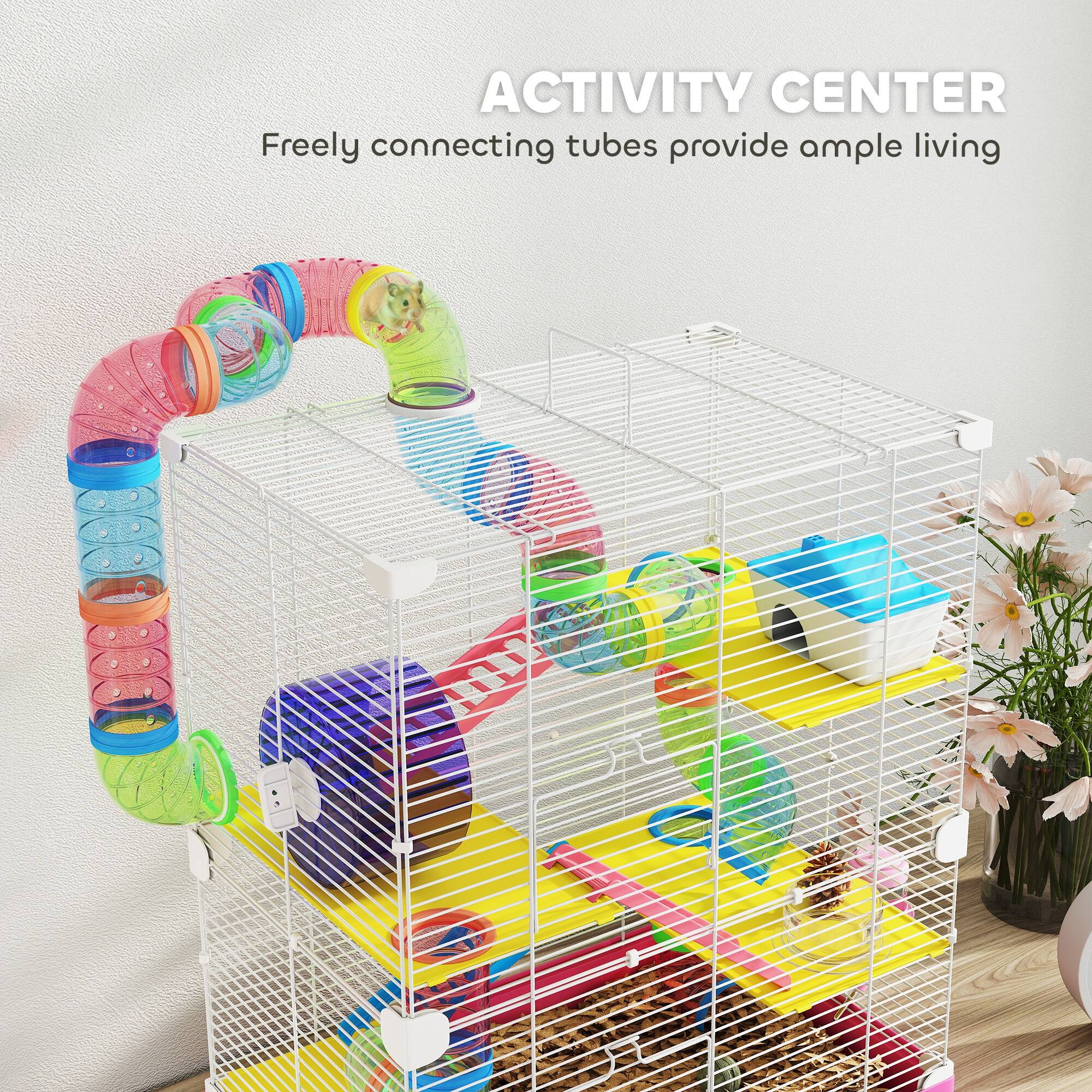 ACTIVITY CENTER  
Freely connecting tubes provide ample living