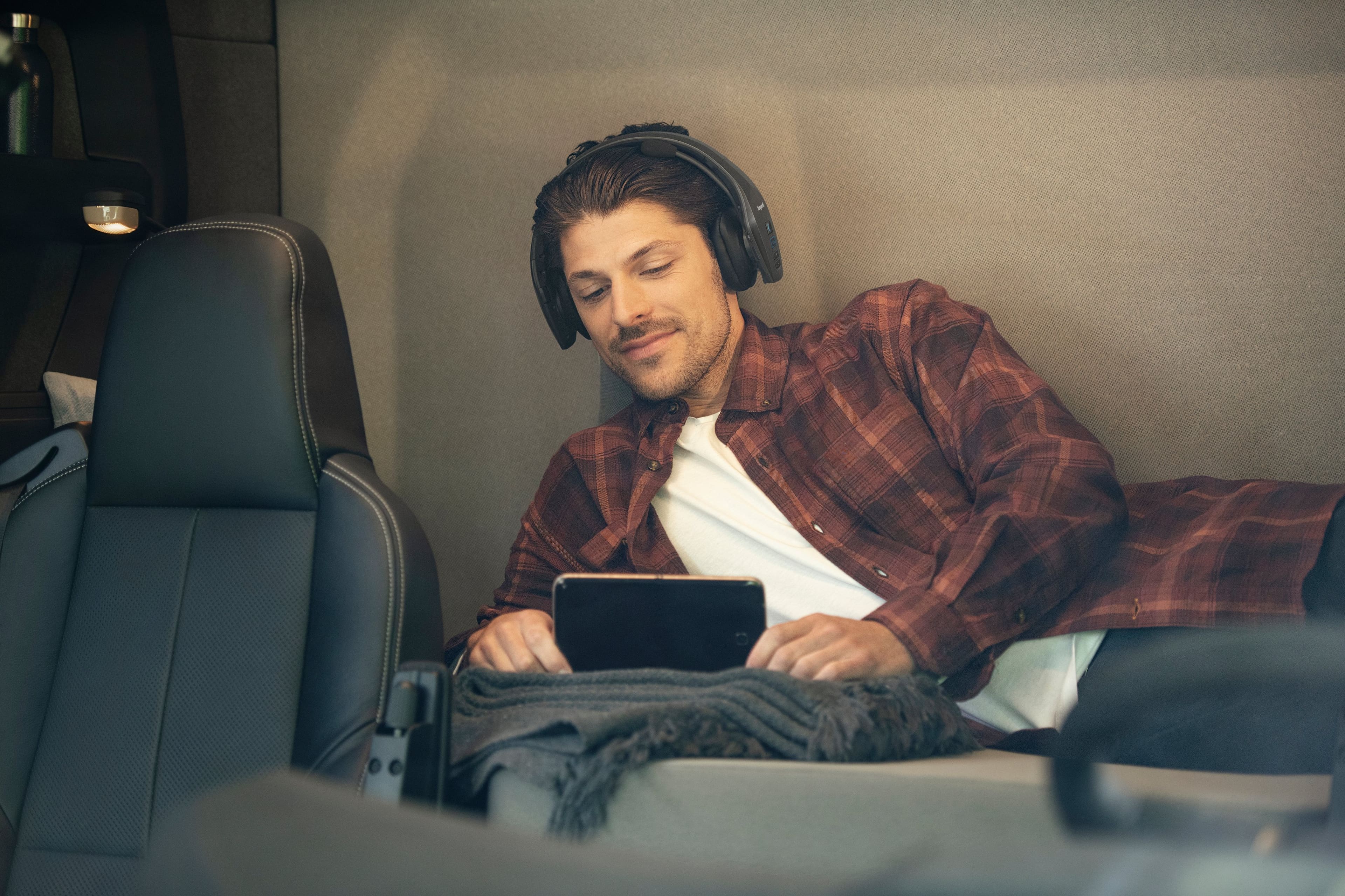 Alt View Zoom 19. BlueParrott - S650-XT 2-in-1 Convertible Wireless Bluetooth Headset with 96% Noise-Cancelling Microphone and Active Noise Cancellation - Black.