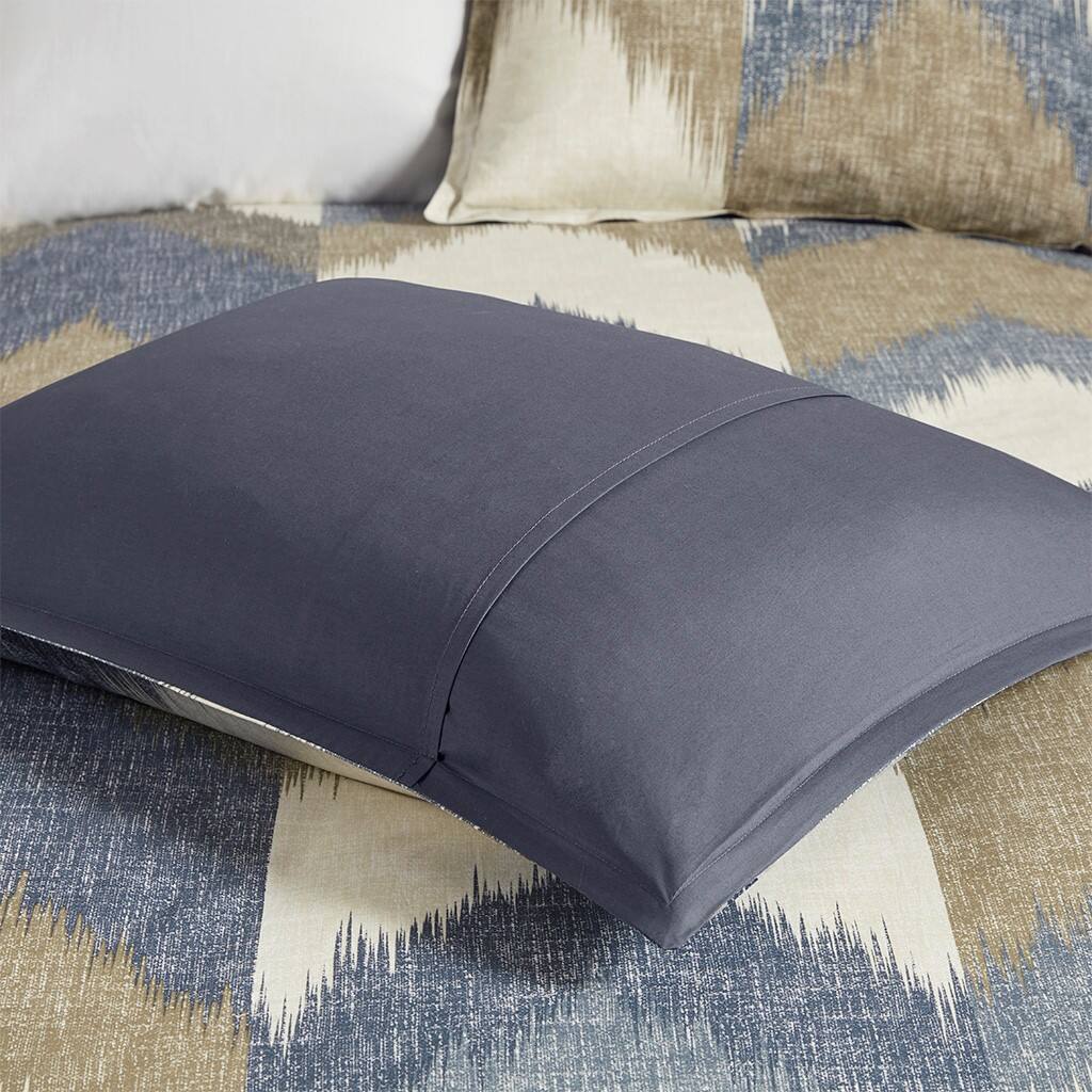 Alt View 3. Gracie Mills - Gracie Mills Heise 3-Piece Modern Ikat Chevron Duvet Cover Set - Navy.