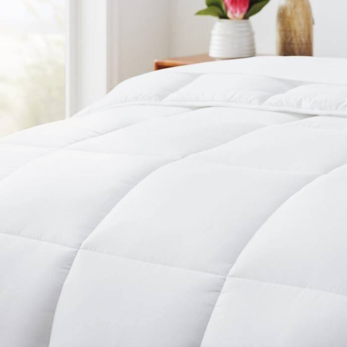 Back. Hivvago - King Size Cozy All Seasons Plush White Polyester Down Alternative Comforter - Plush White.