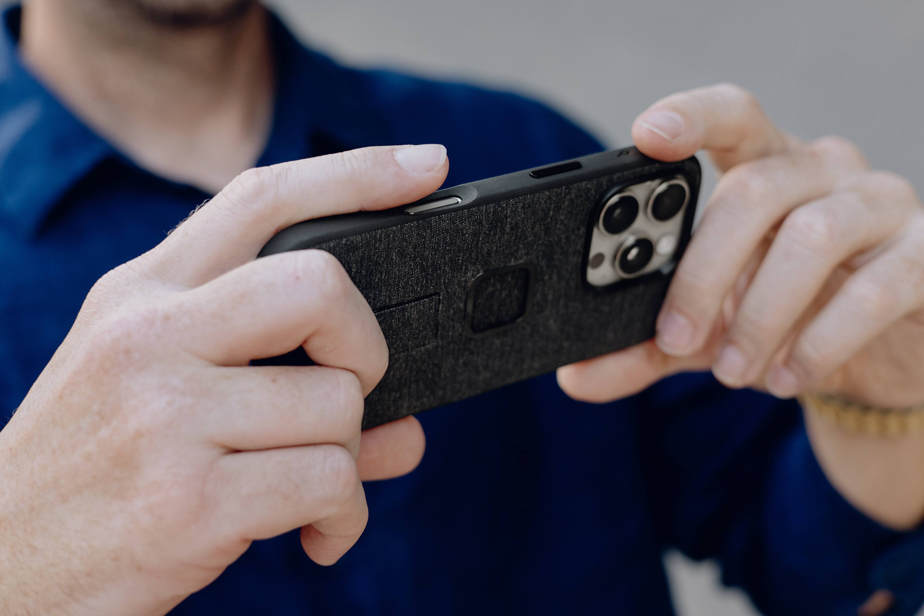 Alt View 2. Peak Design - Everyday Loop Case for iPhone 16 Pro Max - Charcoal.
