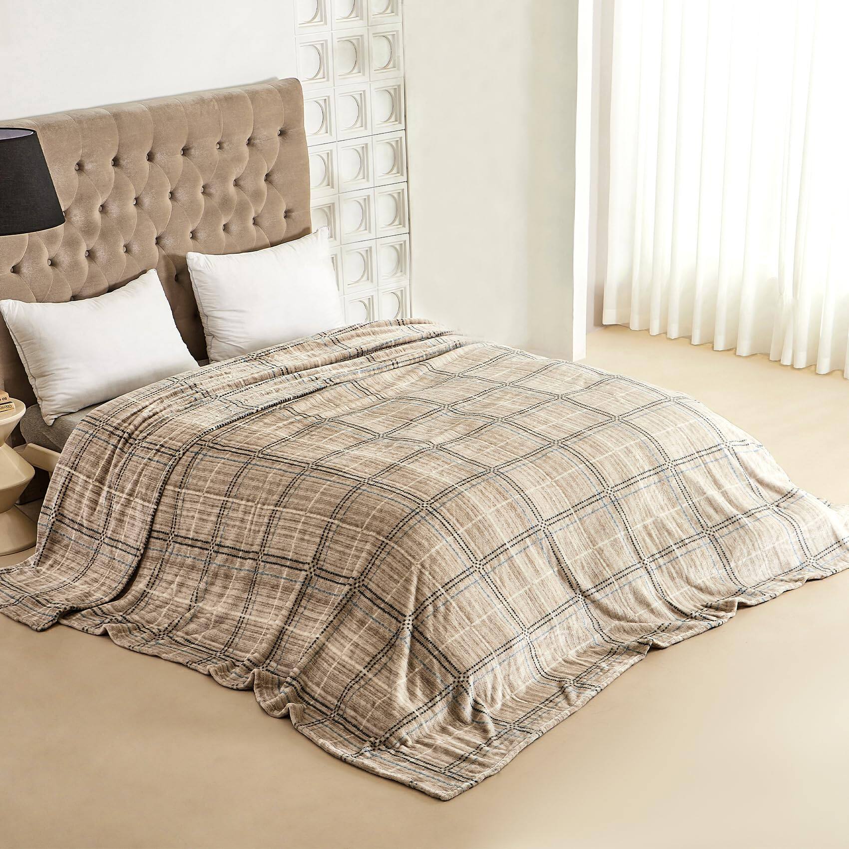 Line Taupe-120"x120"