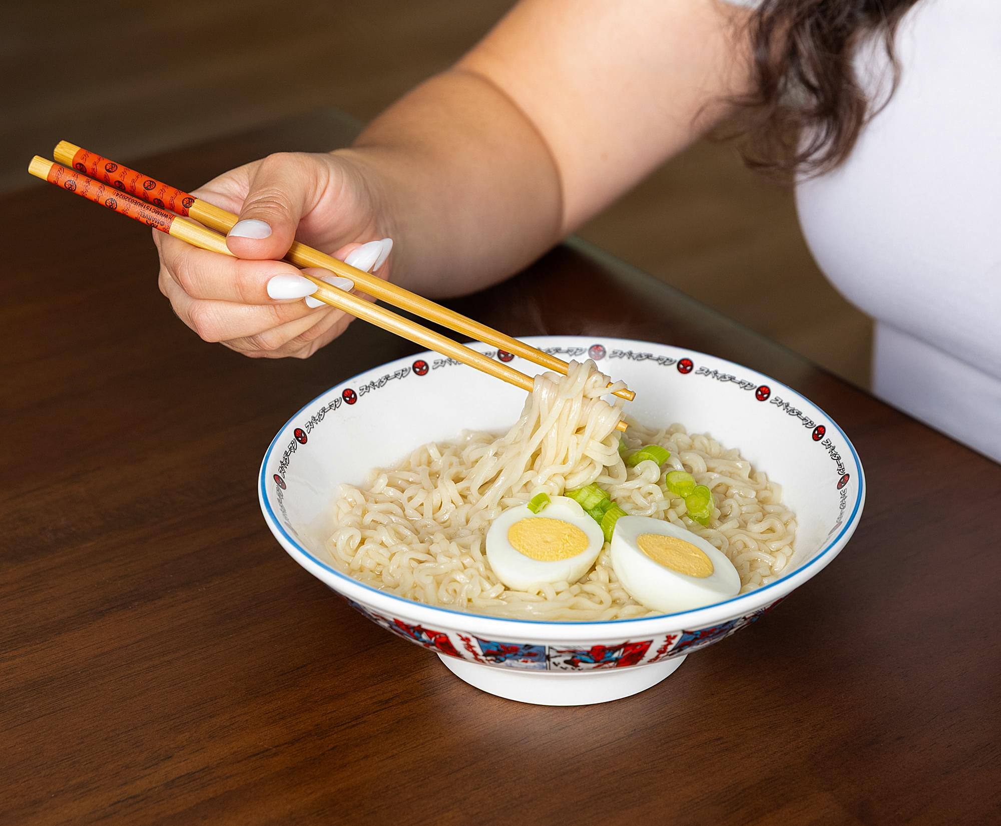 The text on the image reads:

"2 Tae 1
UEMi DND"