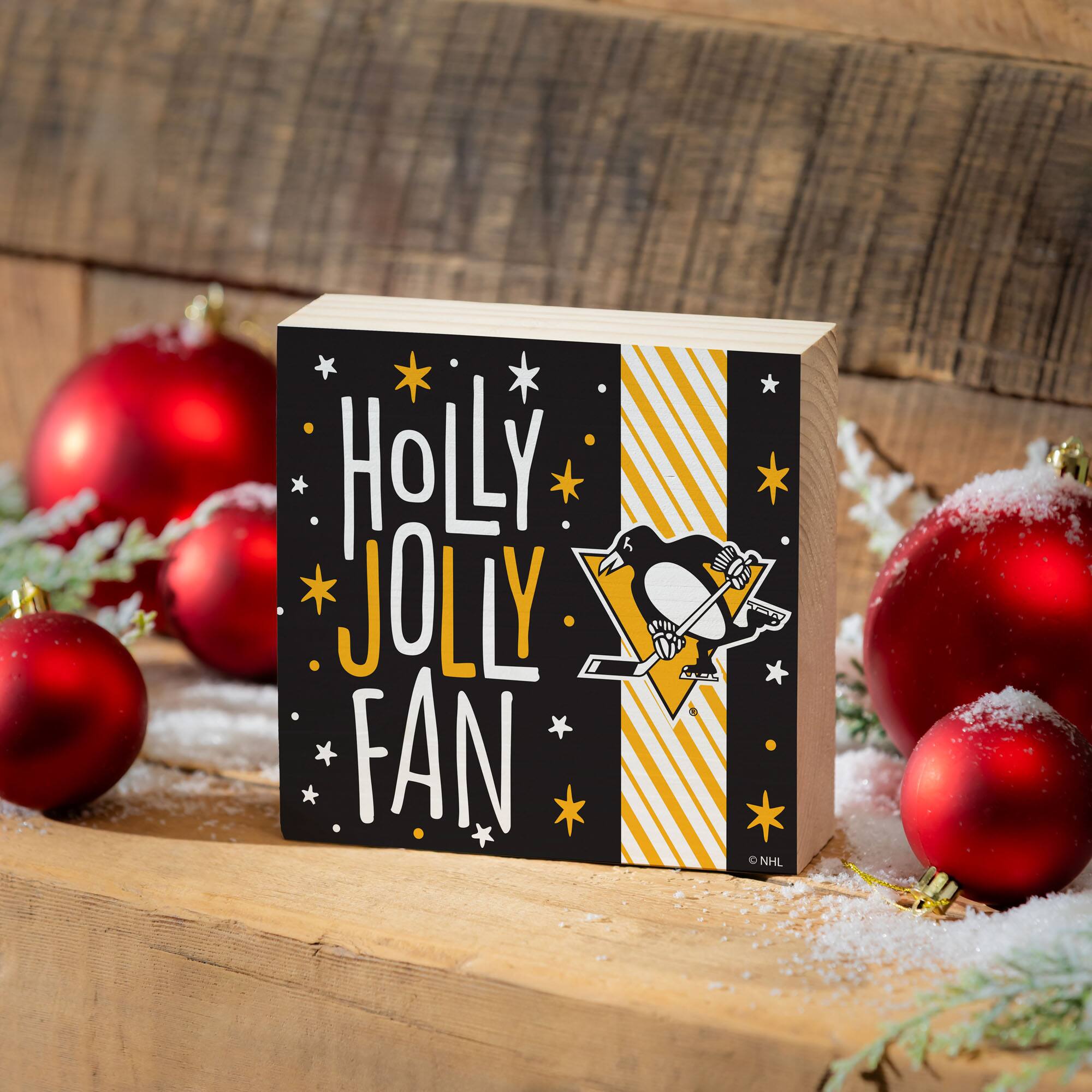 HOLLY JOLLY FAN  
© NHL