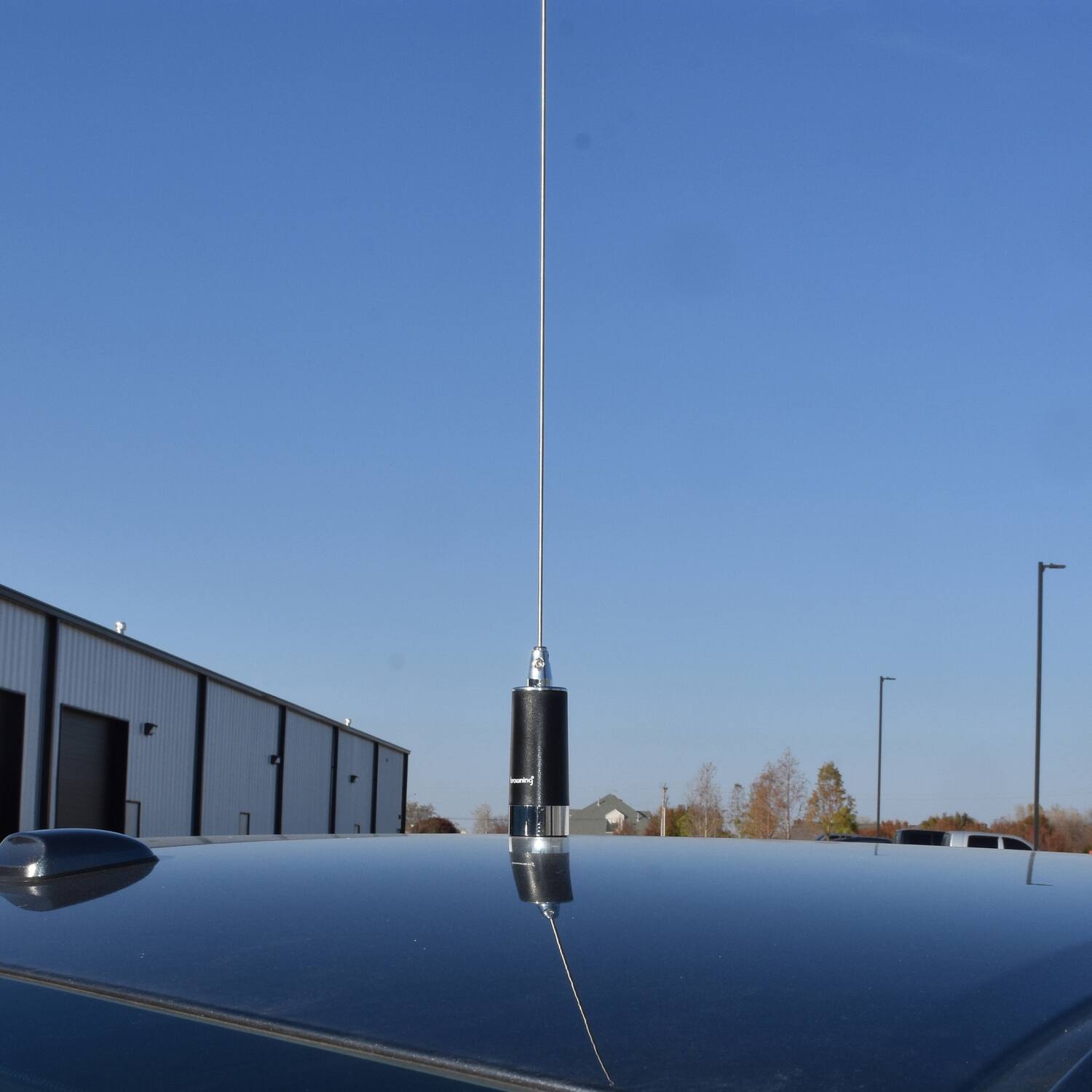 Angle. Browning - Browning Br-140 200-watt Low-band 26.5 Mhz To 30 Mhz Unity-gain Uhf Antenna With Nmo Mounting (silver Base) - Black.