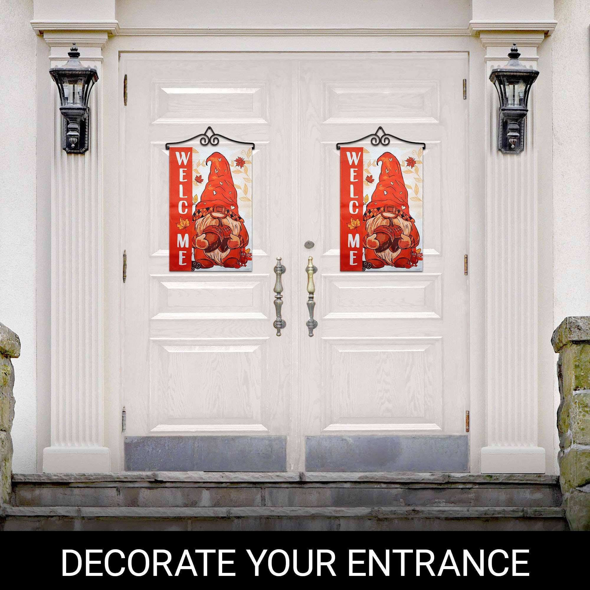 WELCOME  
WELCOME  
DECORATE YOUR ENTRANCE