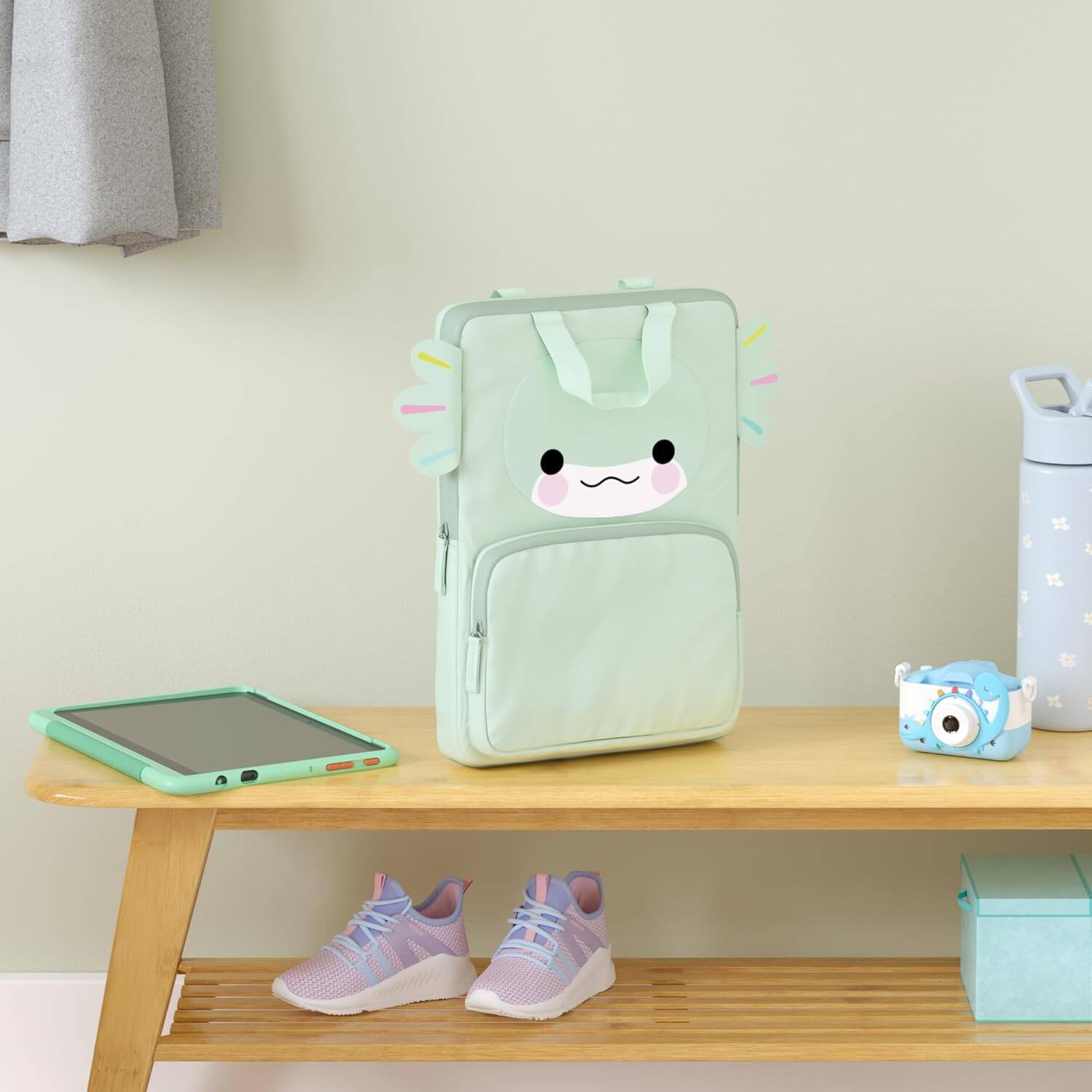 Angle. Amazon - Kids Carrying Case | Axolotl.