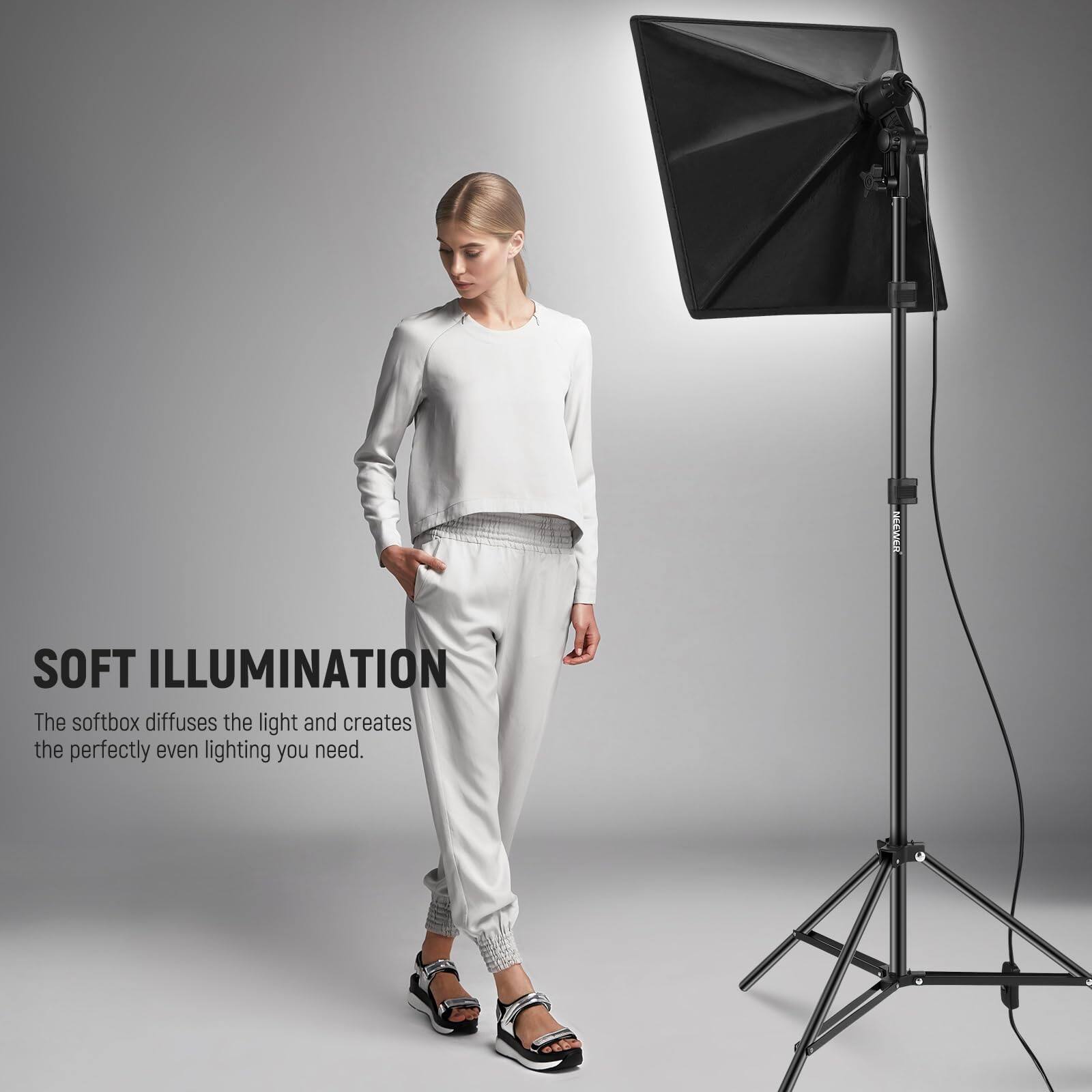 SOFT ILLUMINATION  
The softbox diffuses the light and creates the perfectly even lighting you need.